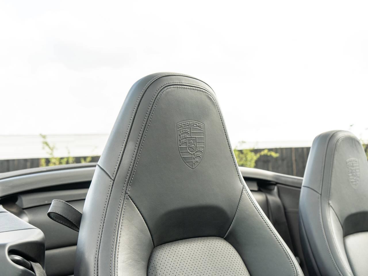 Porsche 911 view 40