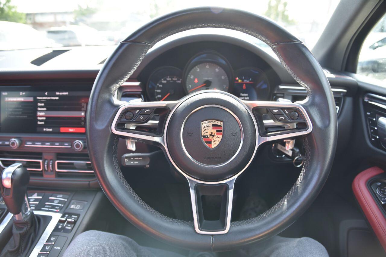Porsche Macan view 28