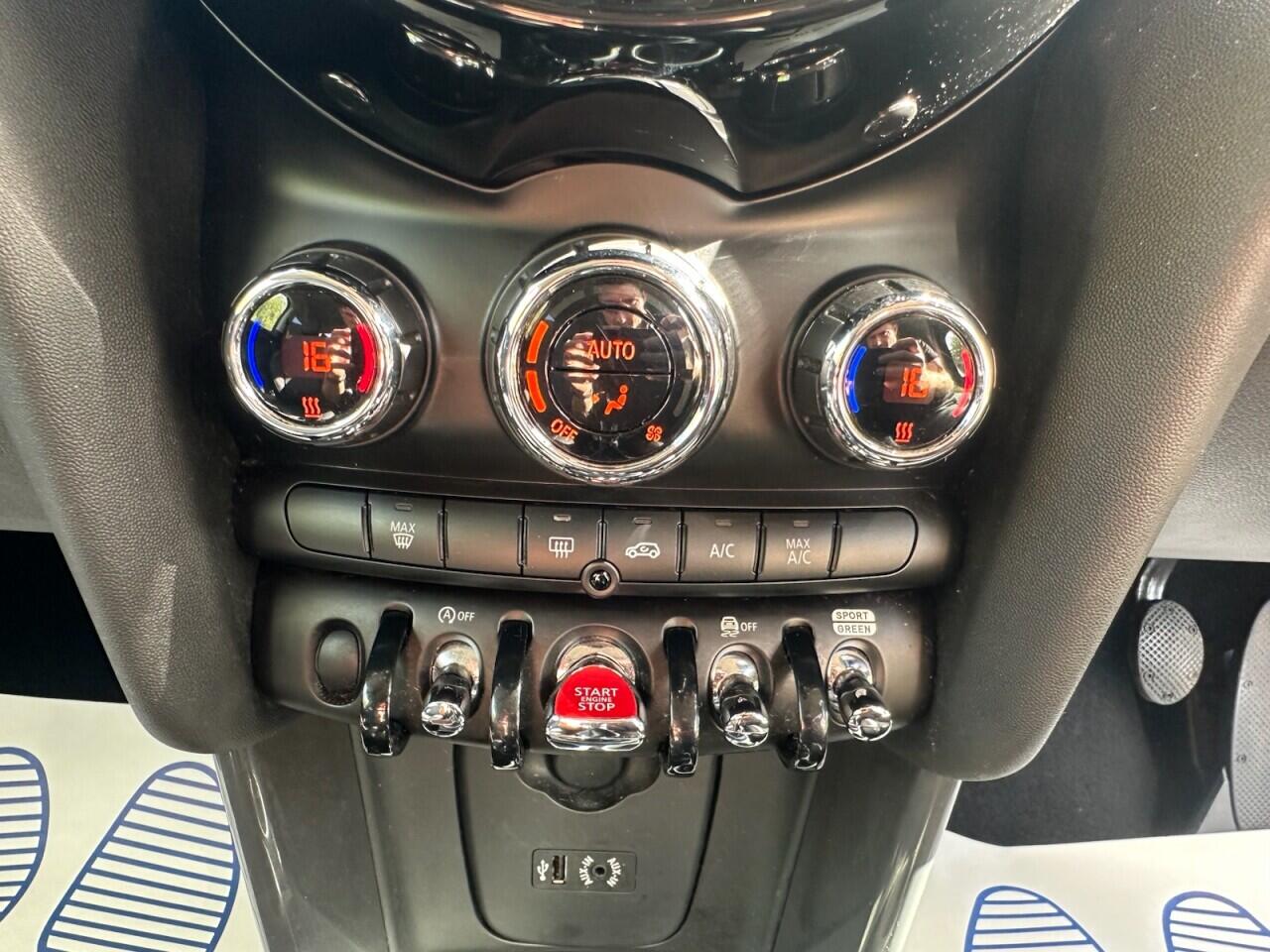 Mini Hatch view 27