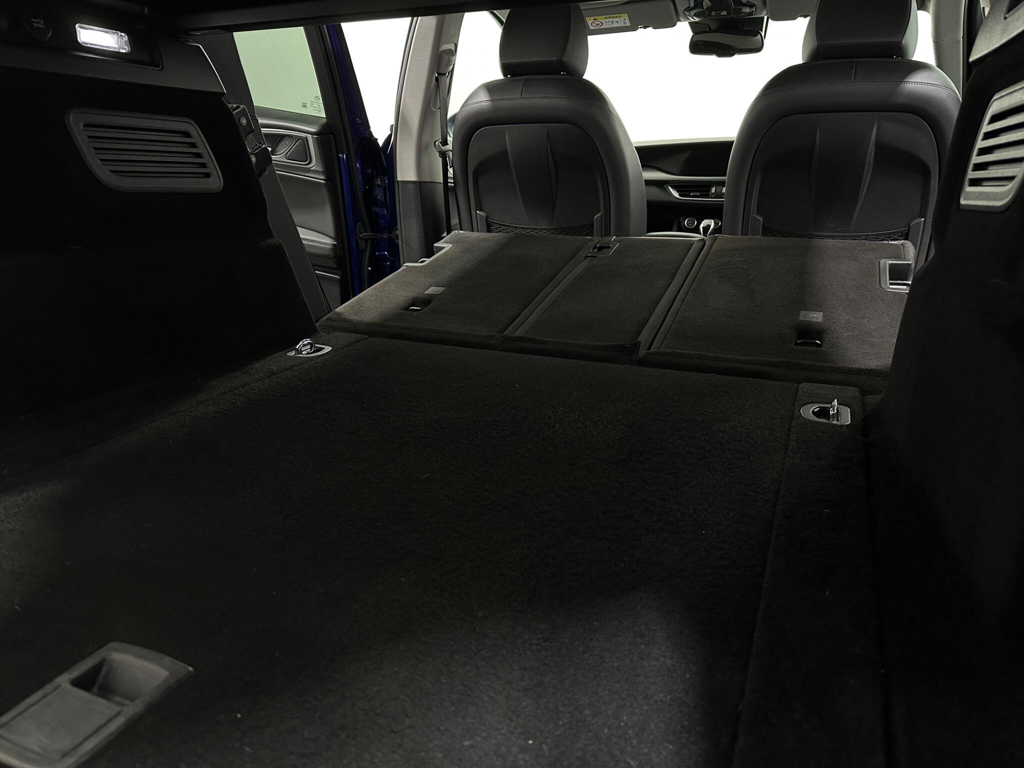 Alfa Romeo Stelvio view 44