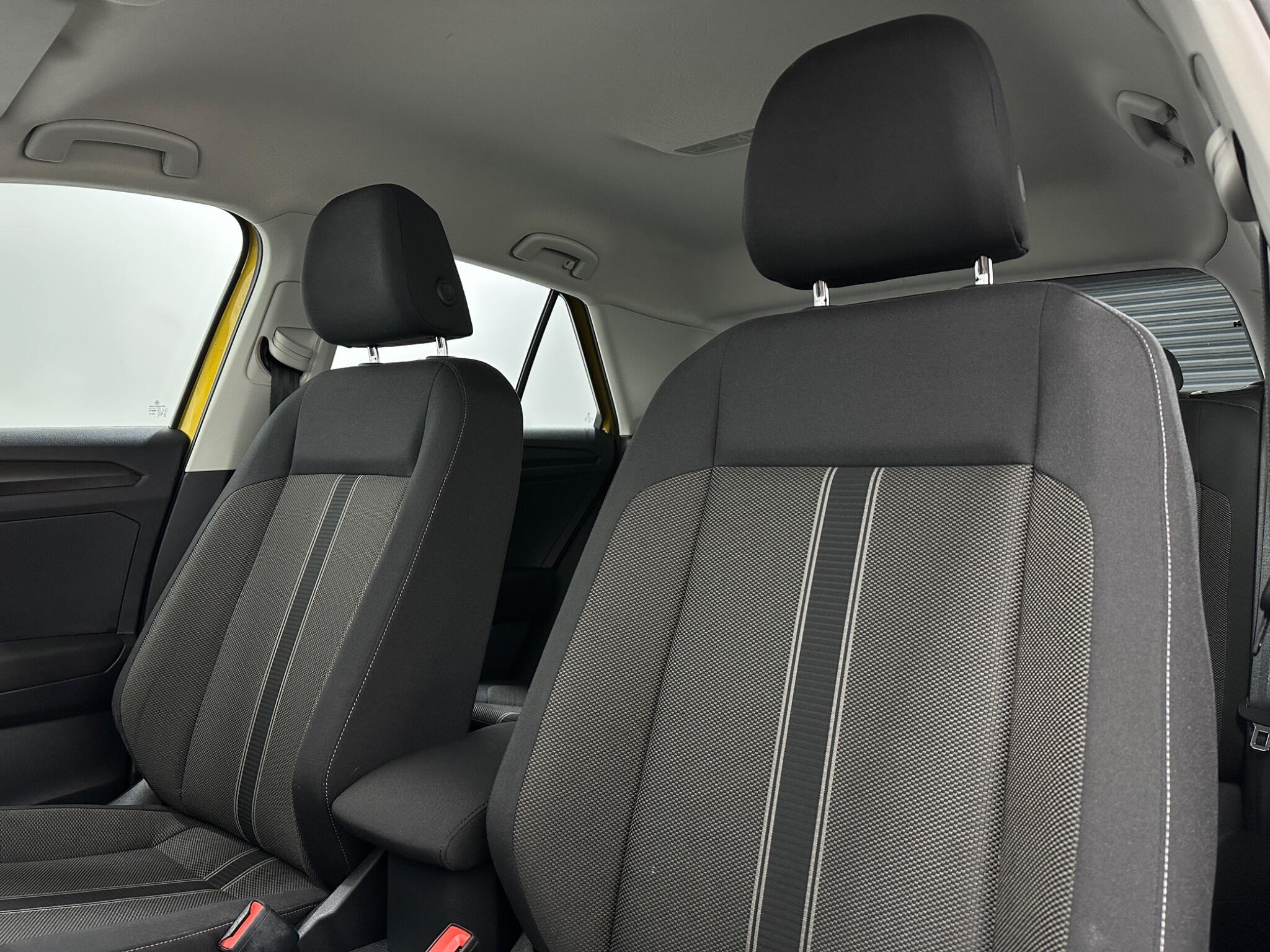 Volkswagen T-Roc view 32