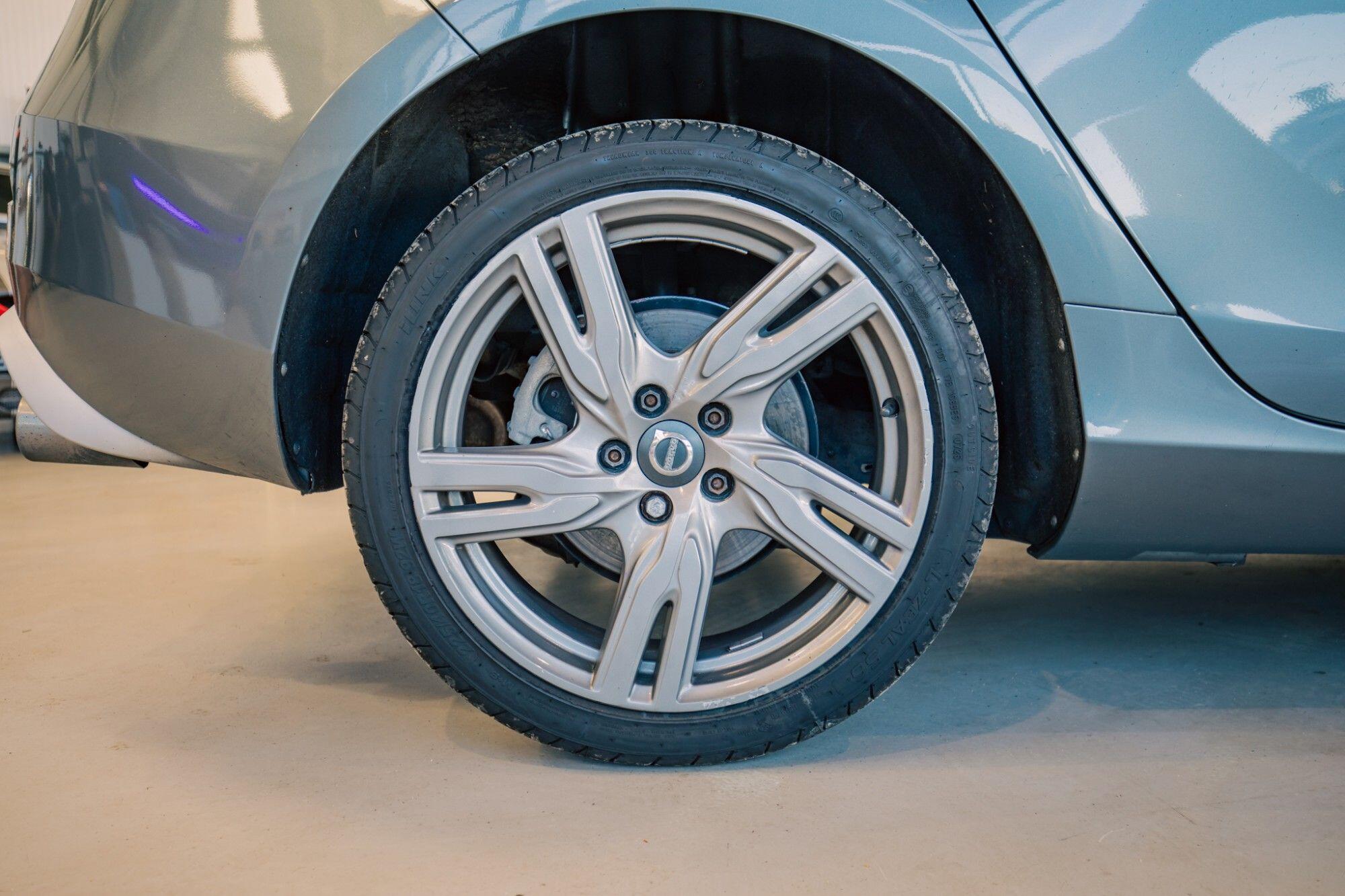 Volvo V40 view 8