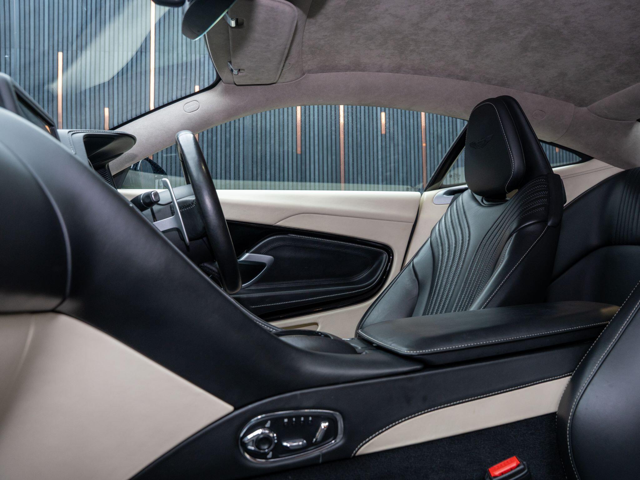 Aston Martin DB11 view 31
