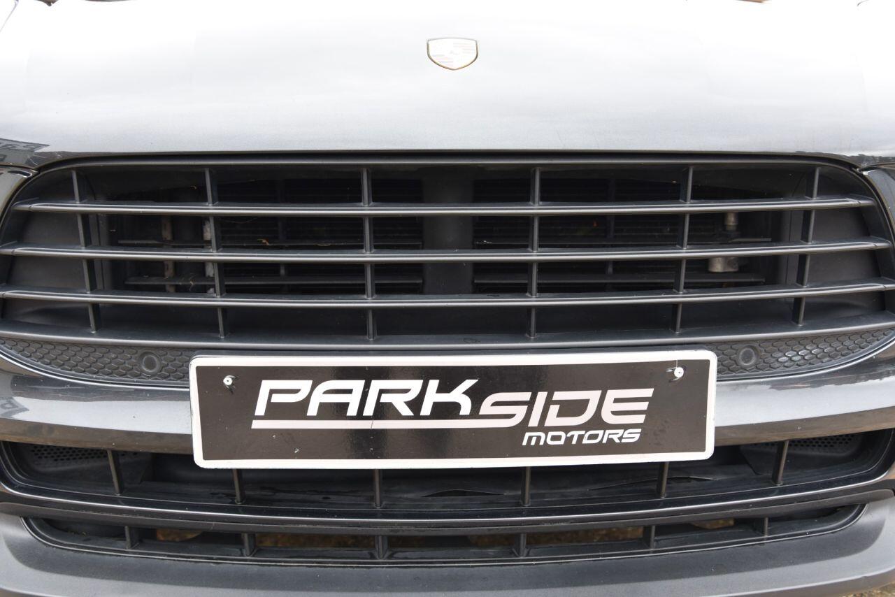 Porsche Macan view 13