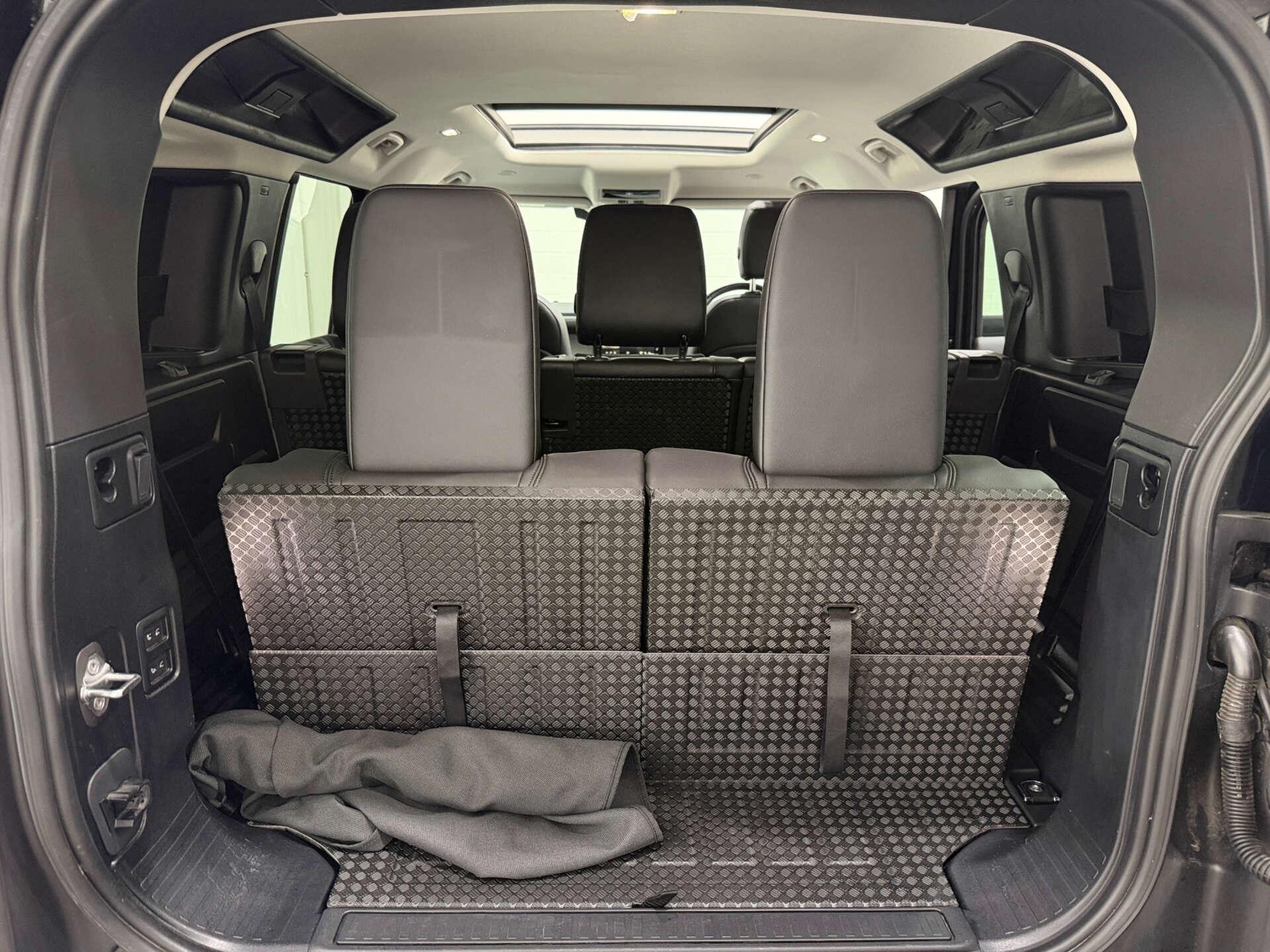 Land Rover Defender view 30