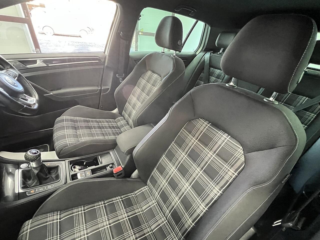Volkswagen Golf view 18