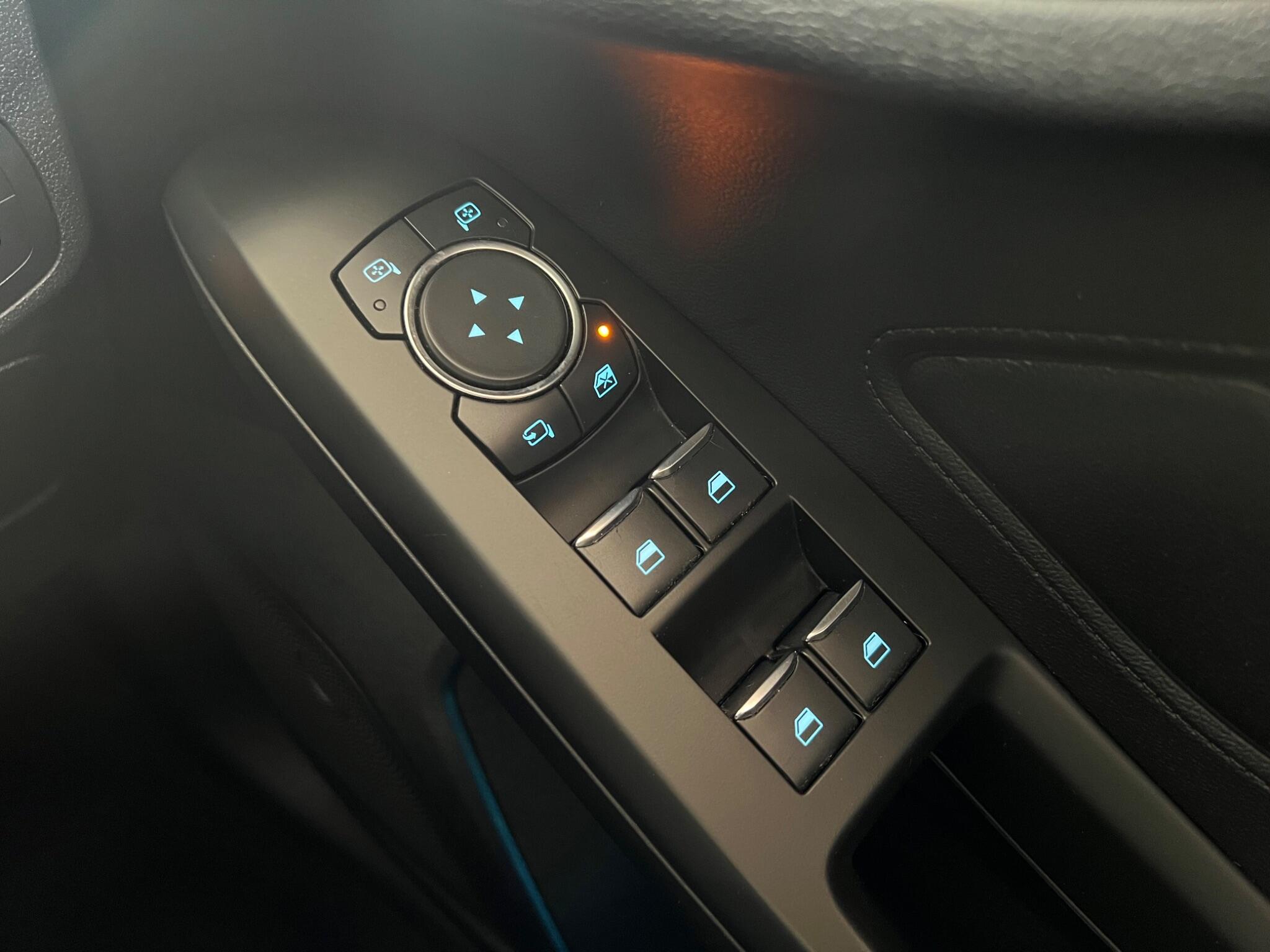Ford Focus view 12