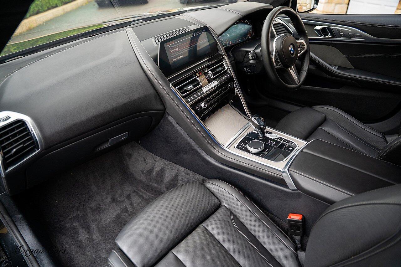 BMW 8 Series view 60