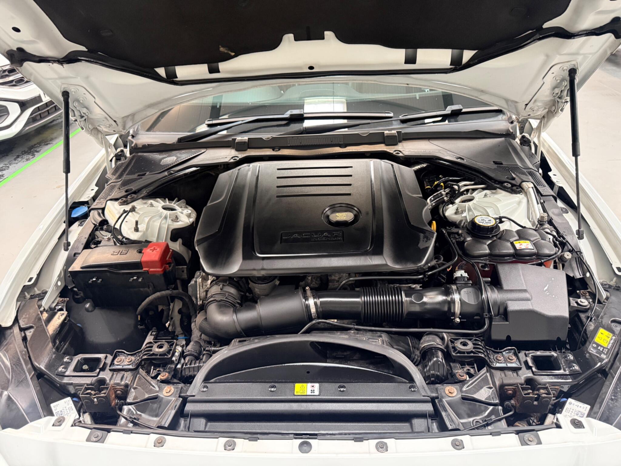 Jaguar Xe view 34