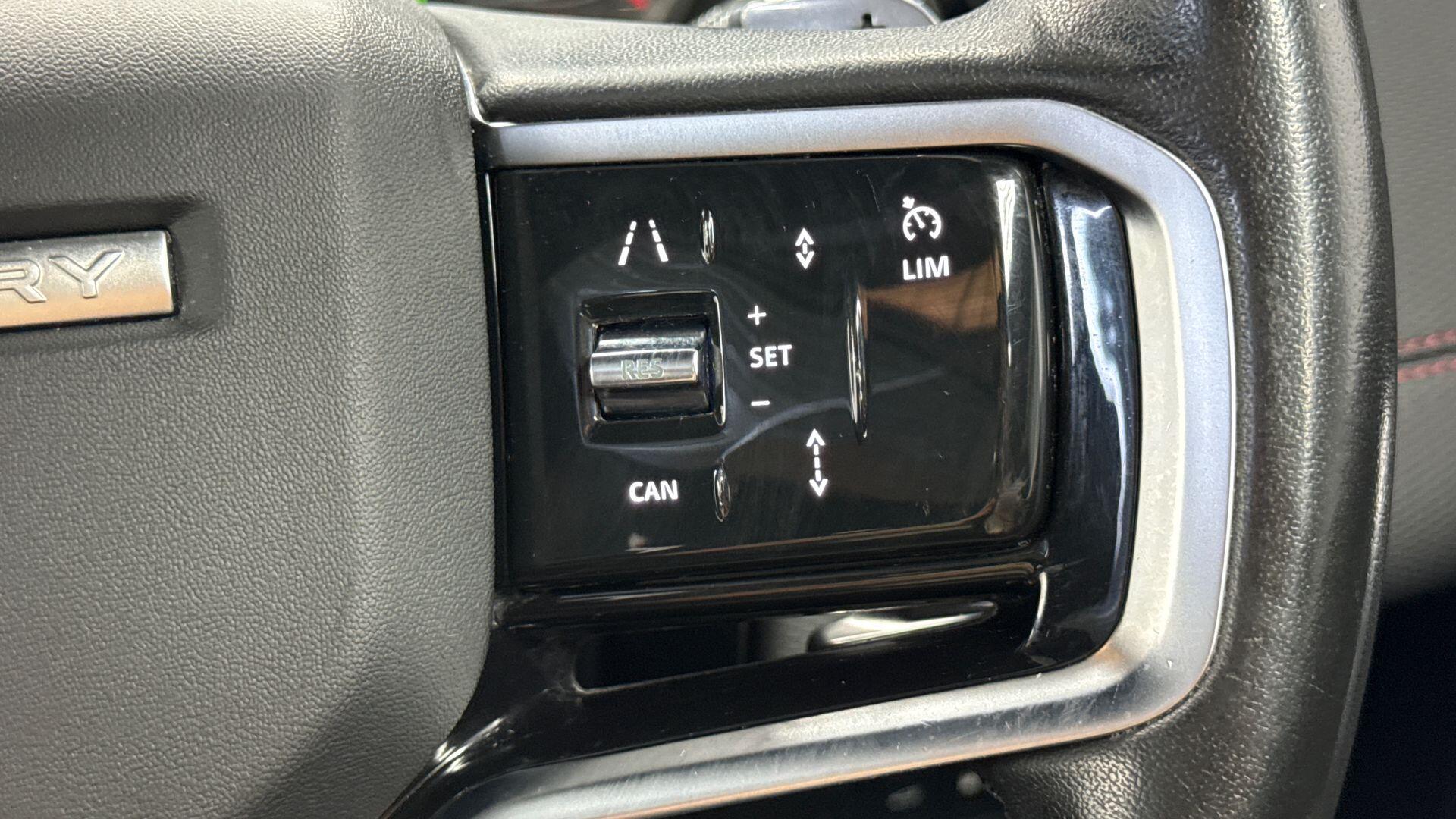 Land Rover Discovery Sport view 26