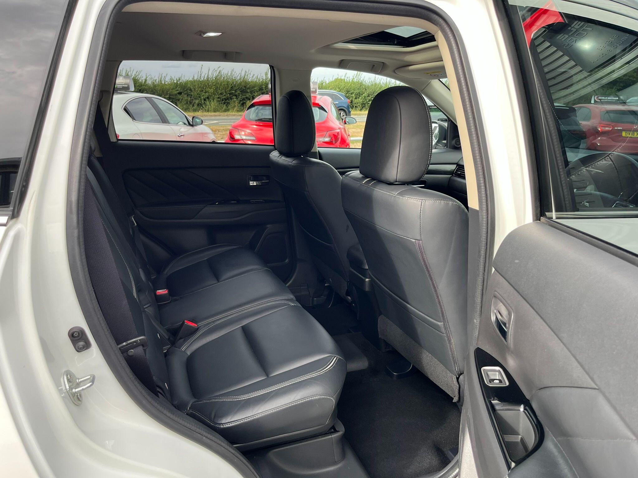 Mitsubishi Outlander view 34