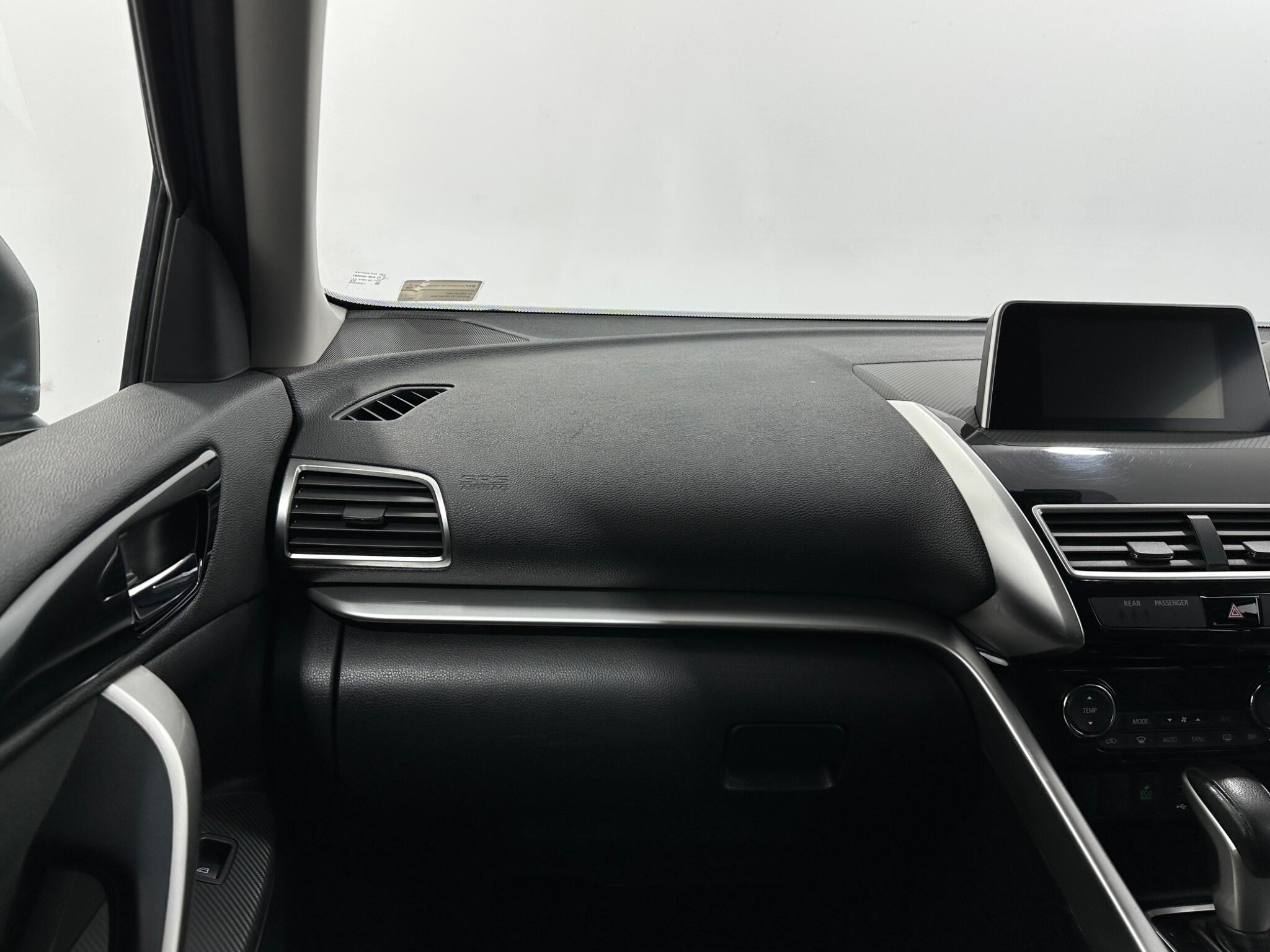 Mitsubishi Eclipse Cross view 29