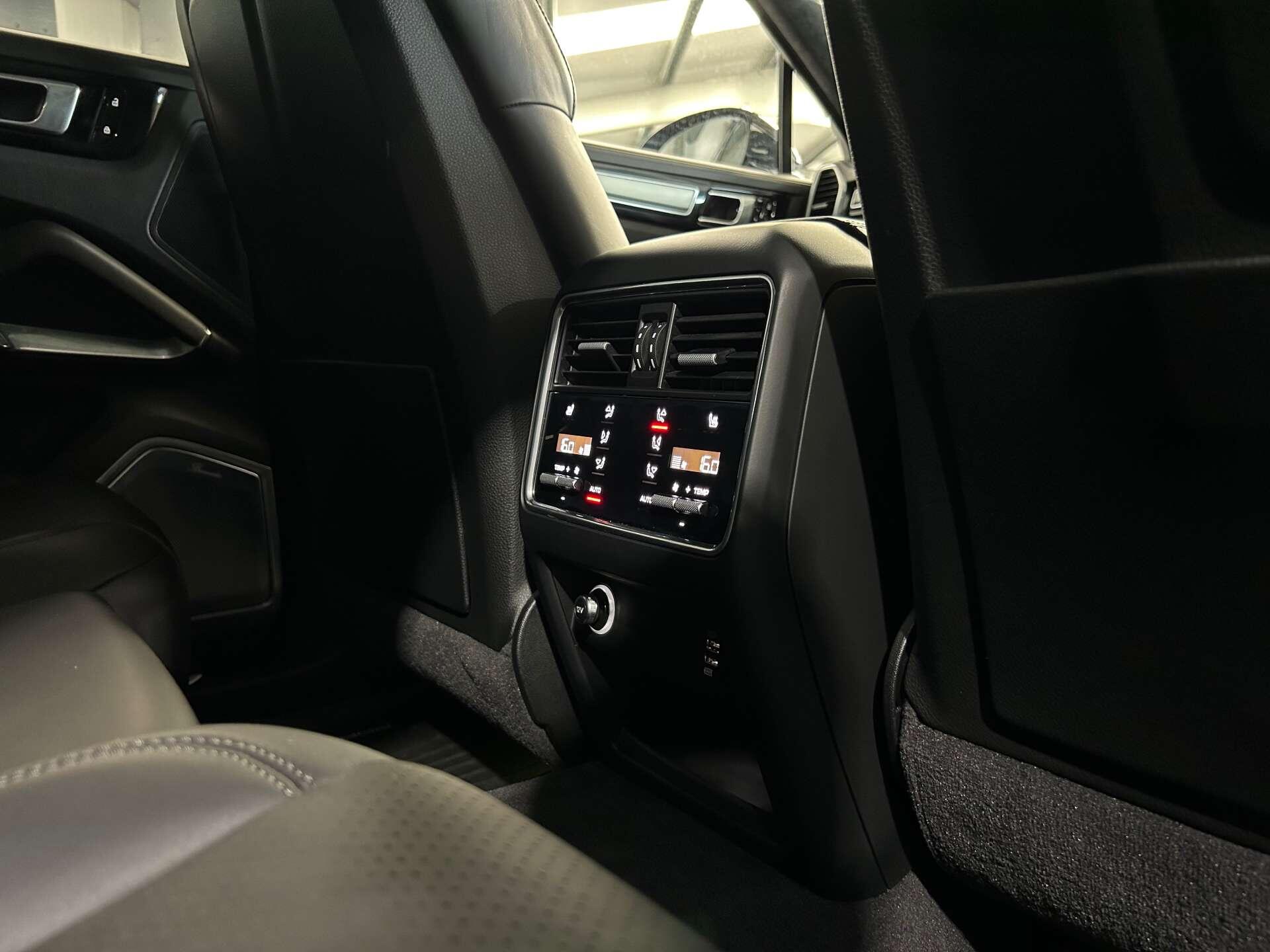 Porsche Cayenne view 26