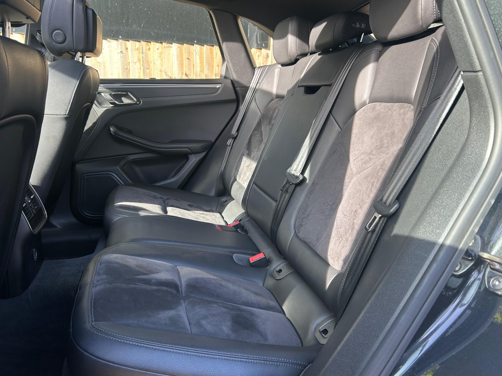 Porsche Macan view 26