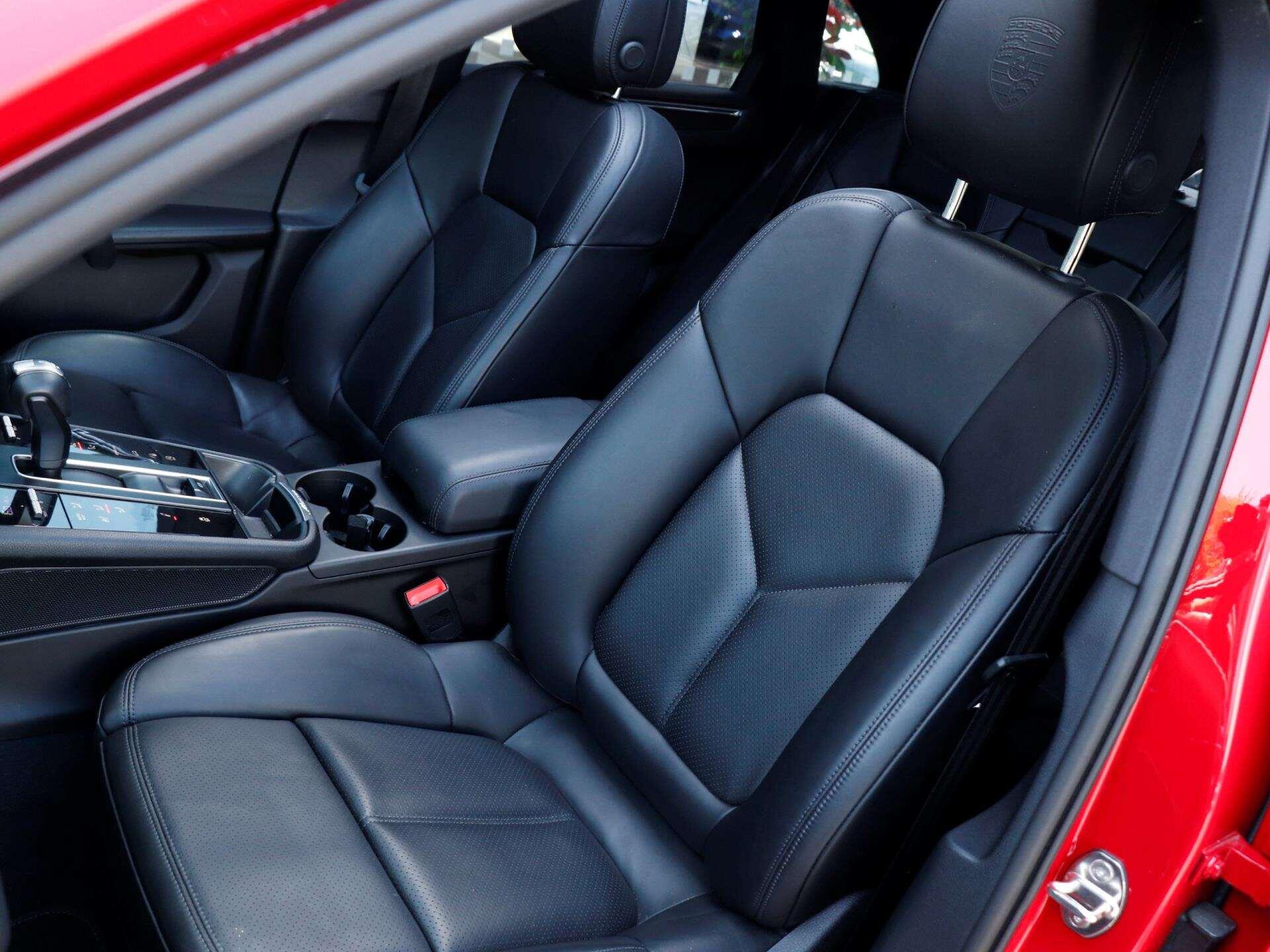 Porsche Macan view 25