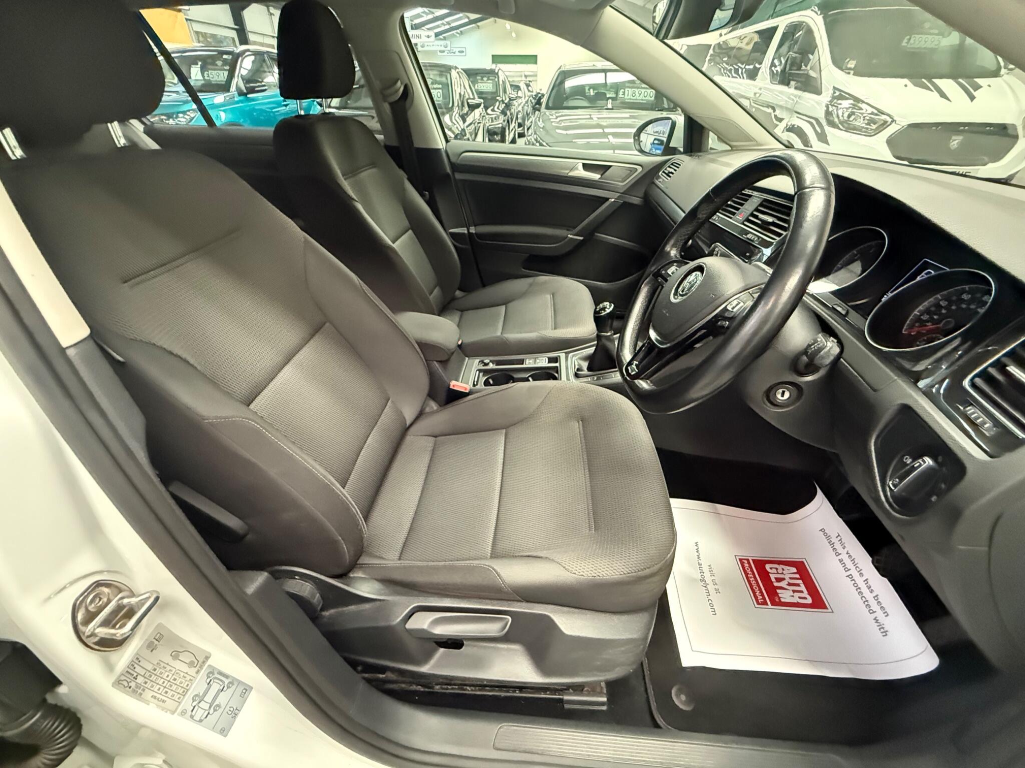 Volkswagen Golf view 26