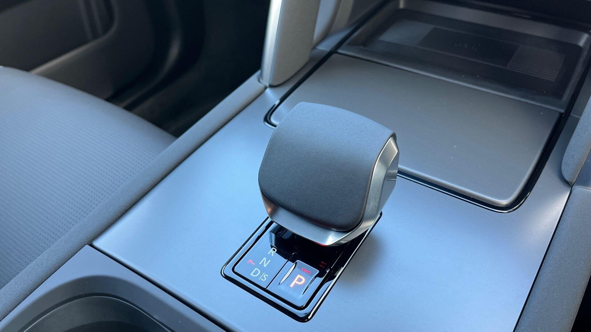 Land Rover Discovery Sport view 14