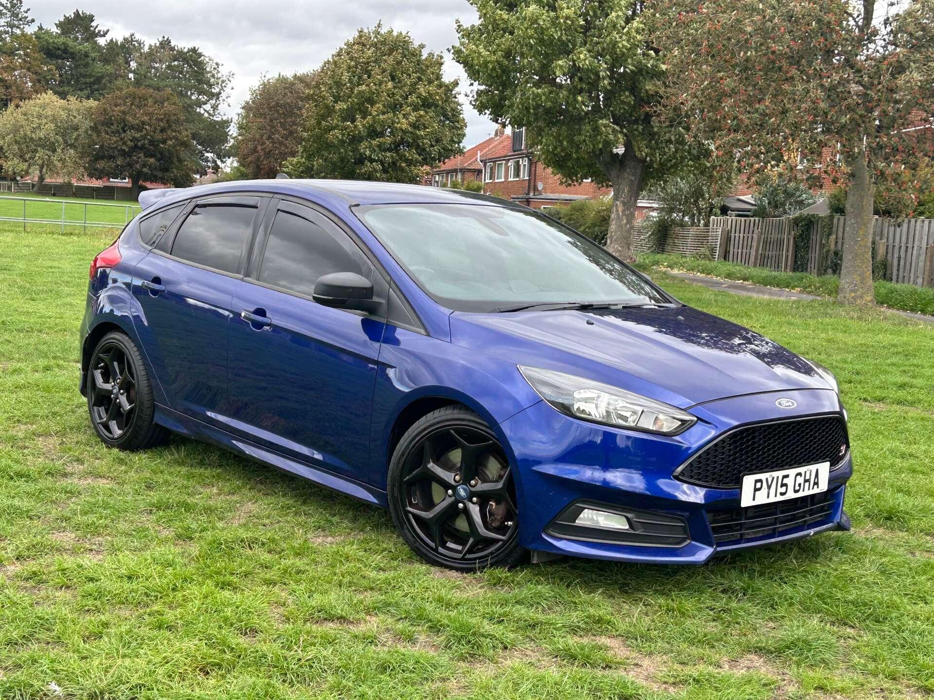 Ford Focus view 3