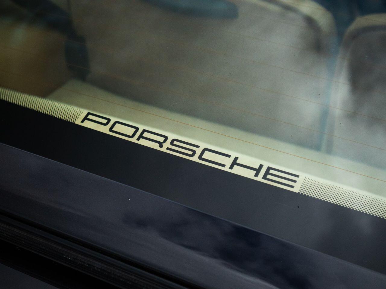 Porsche 911 view 26