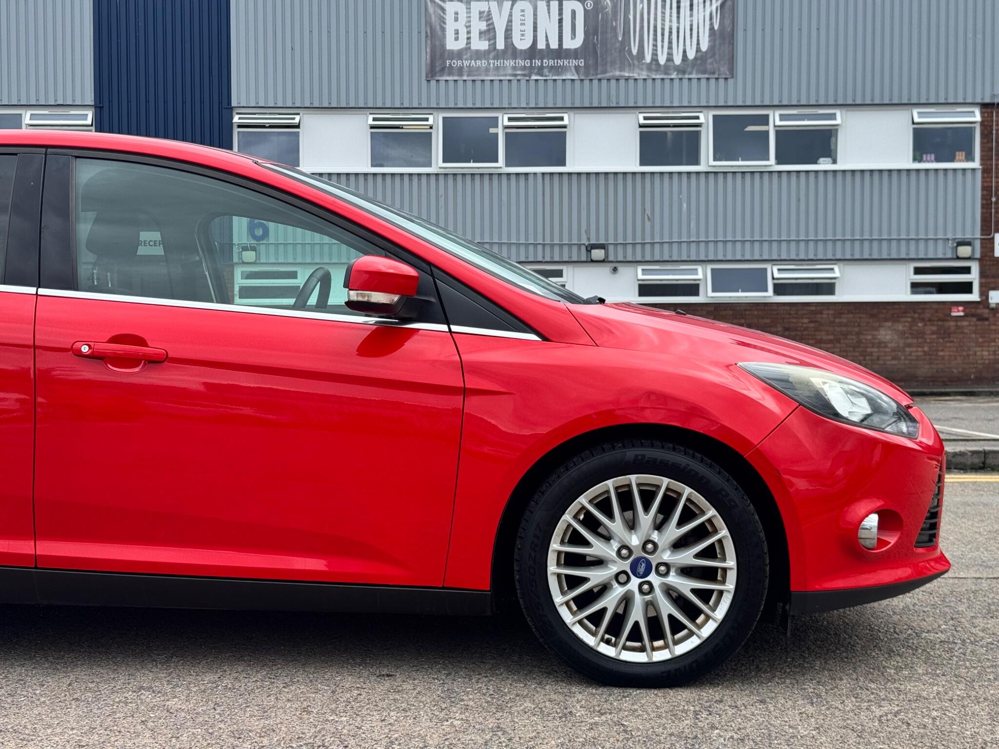 Ford Focus view 48