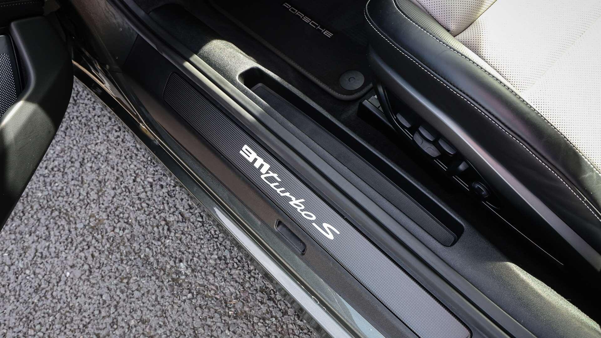 Porsche 911 view 25