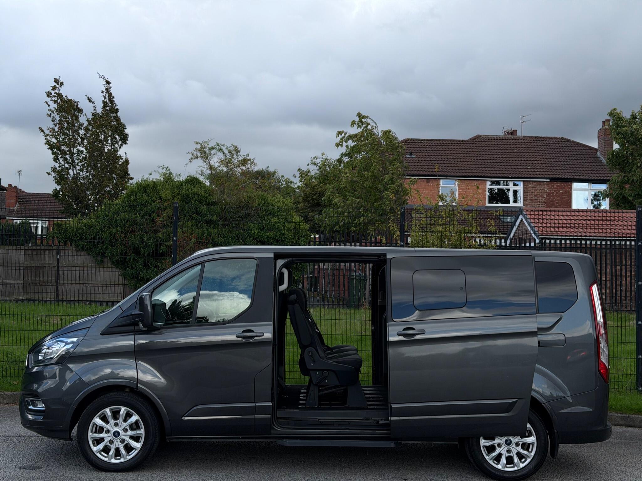 Ford Tourneo Custom view 4