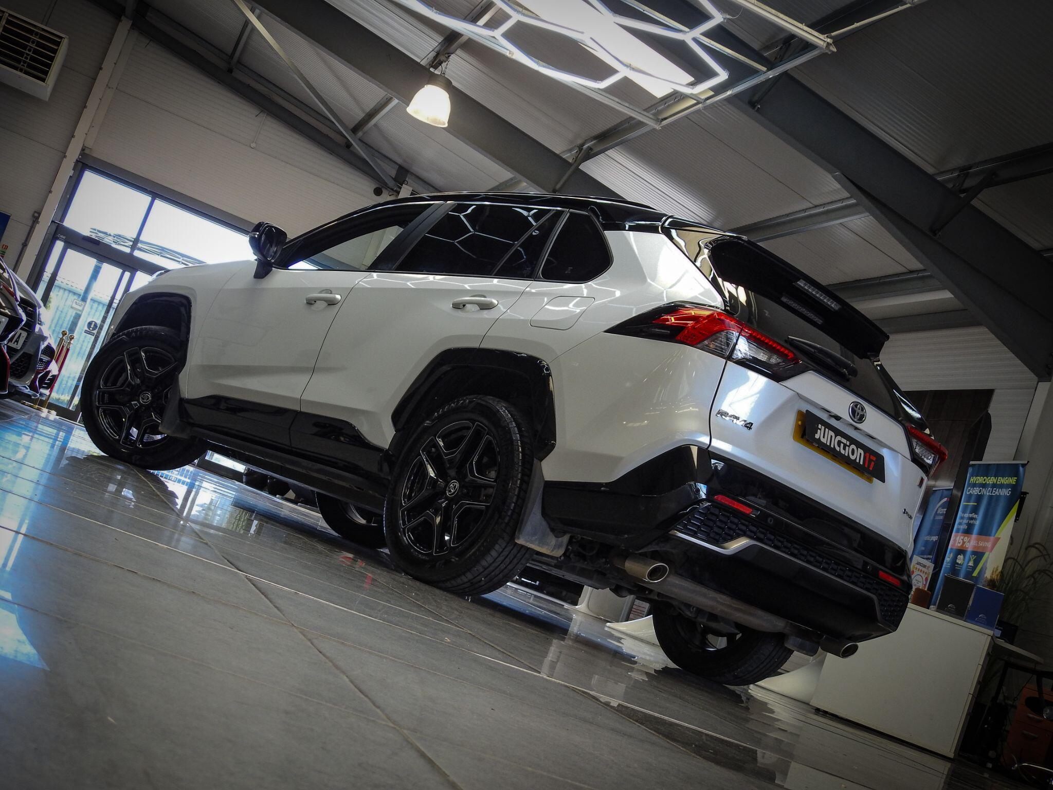 Toyota Rav4 view 5