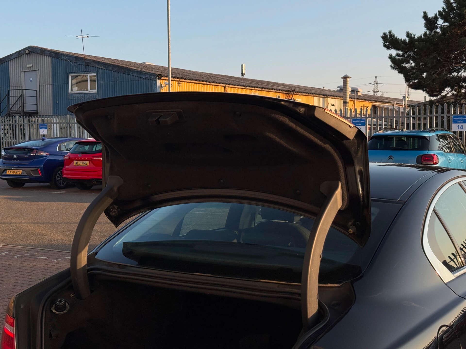 Jaguar Xe view 37