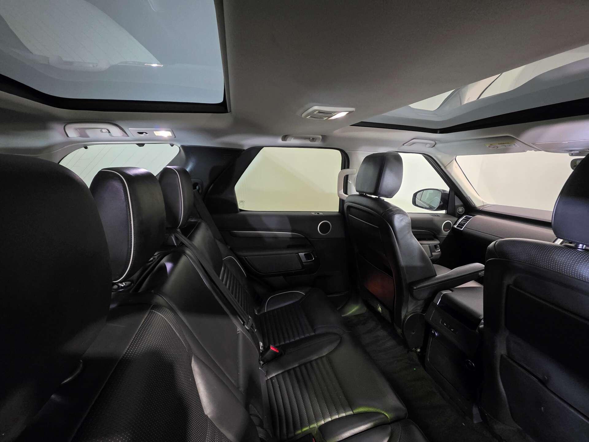 Land Rover Discovery view 10