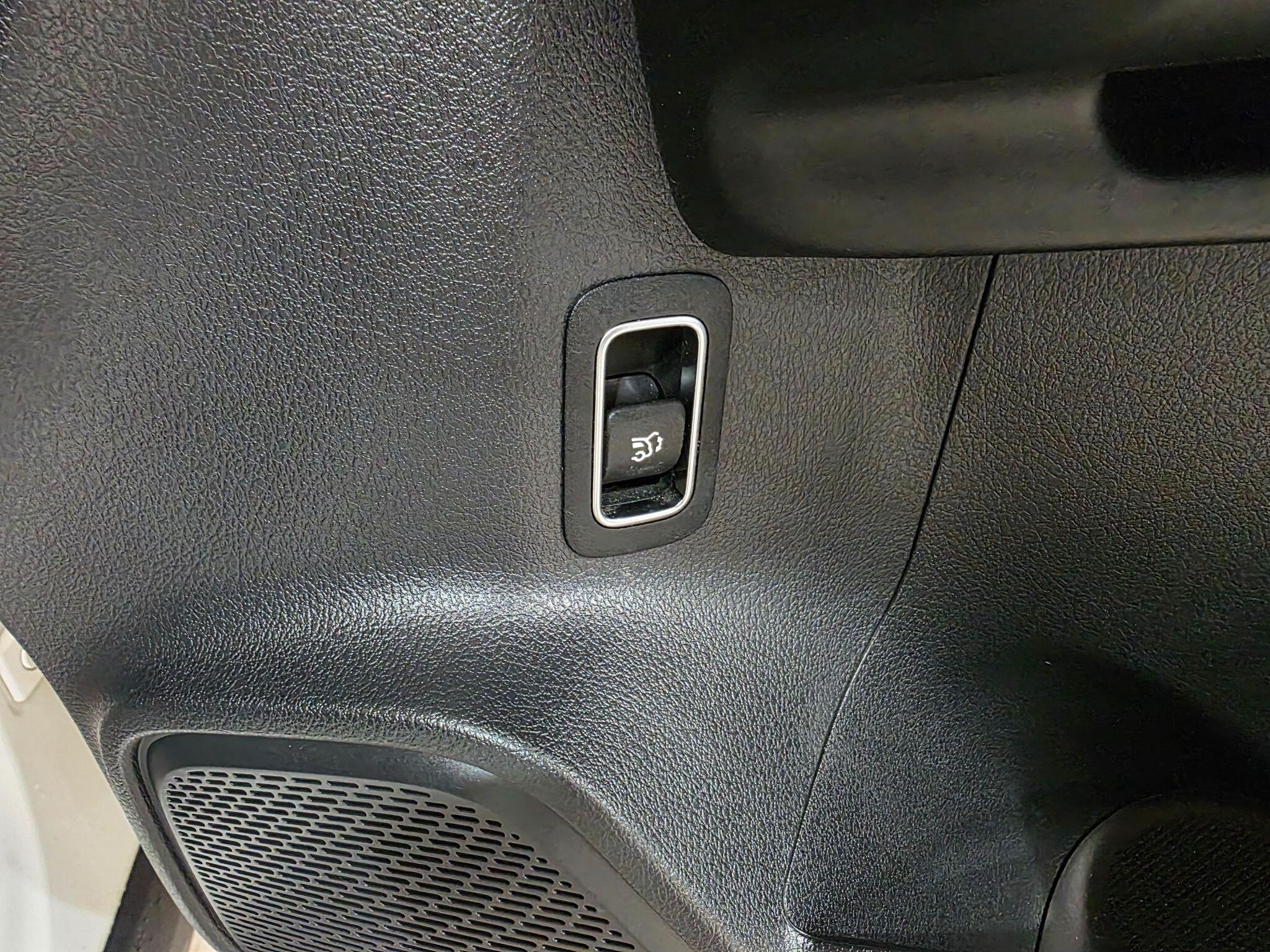 Mercedes-Benz Gla view 14