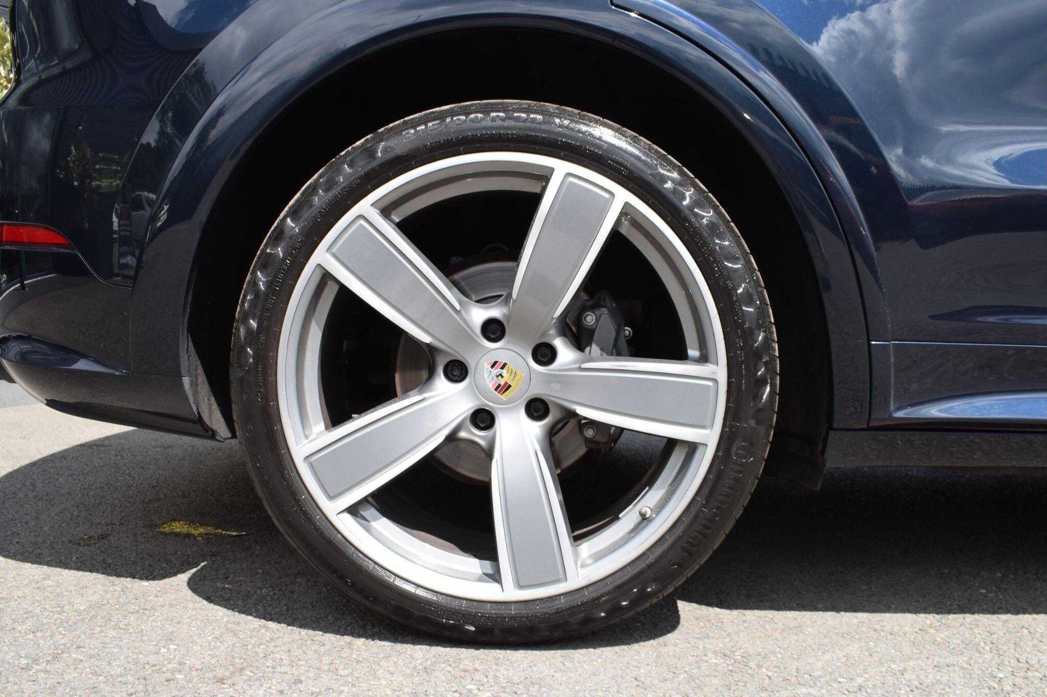Porsche Cayenne view 37