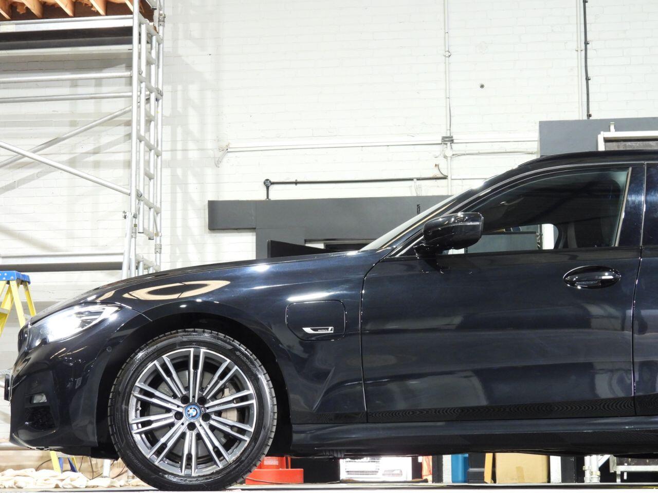 BMW 3 Series view 16