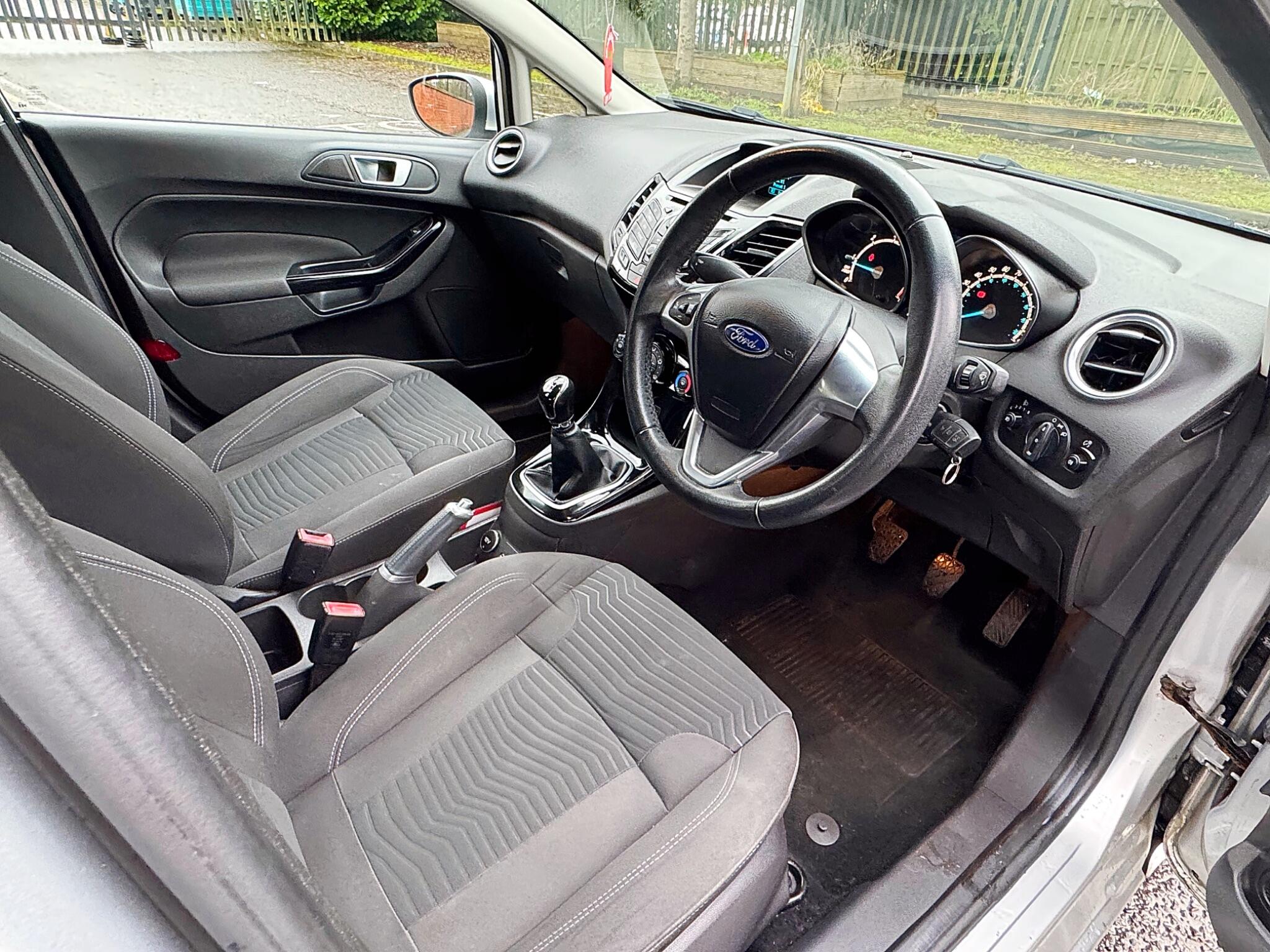 2014 Ford Fiesta 1.5 TDCi Zetec Euro 5 5dr image 32