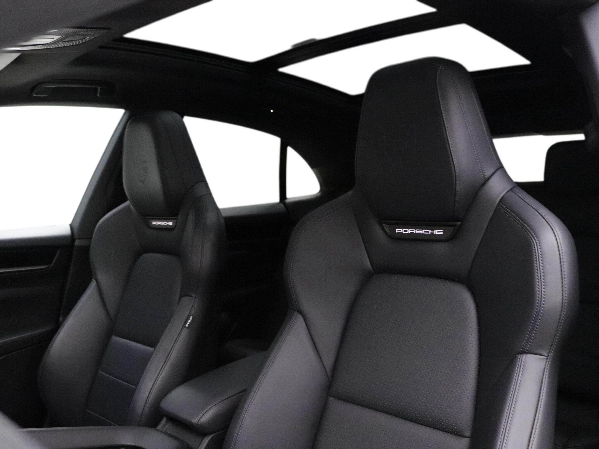 Porsche Macan view 14
