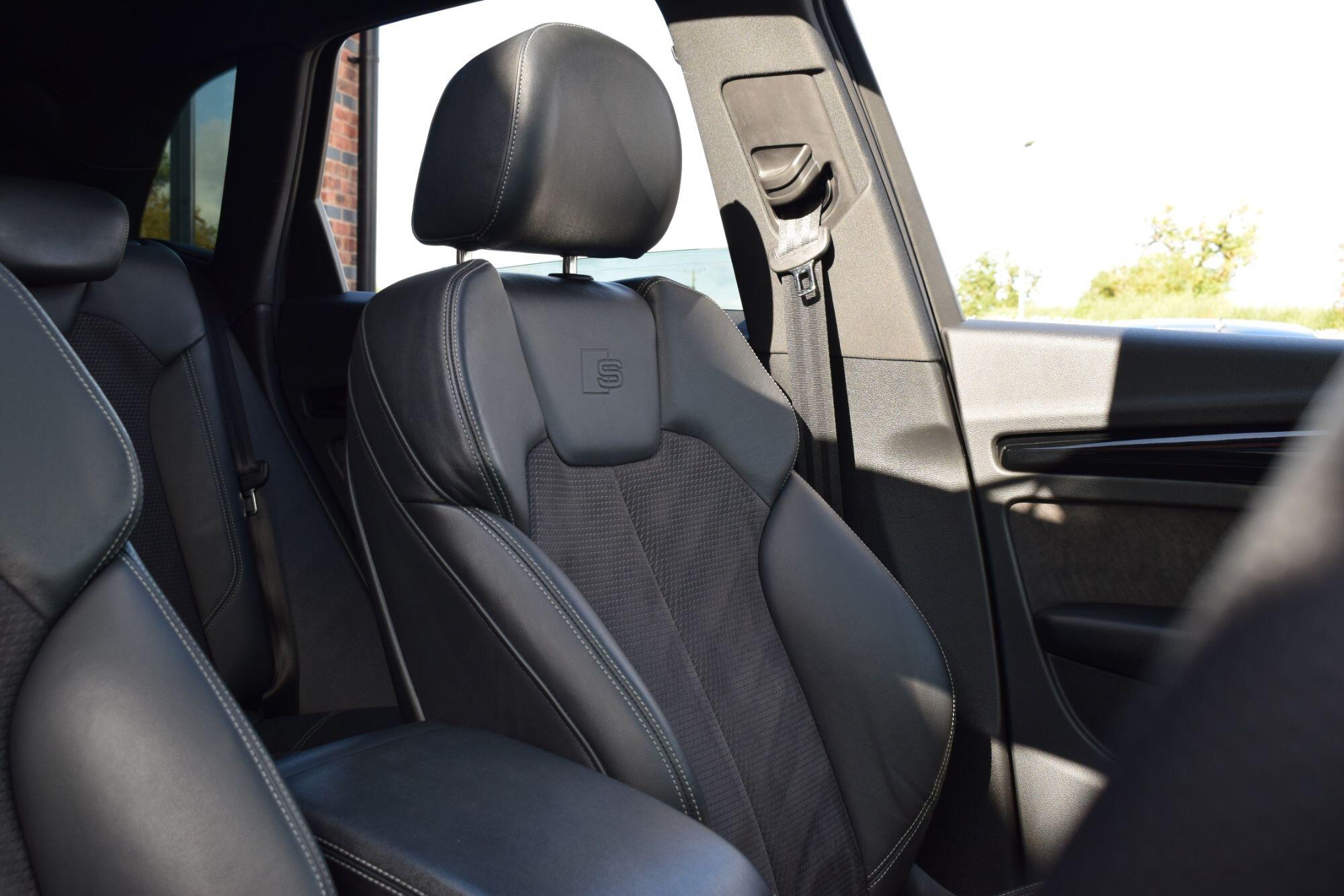 Audi Q5 view 5