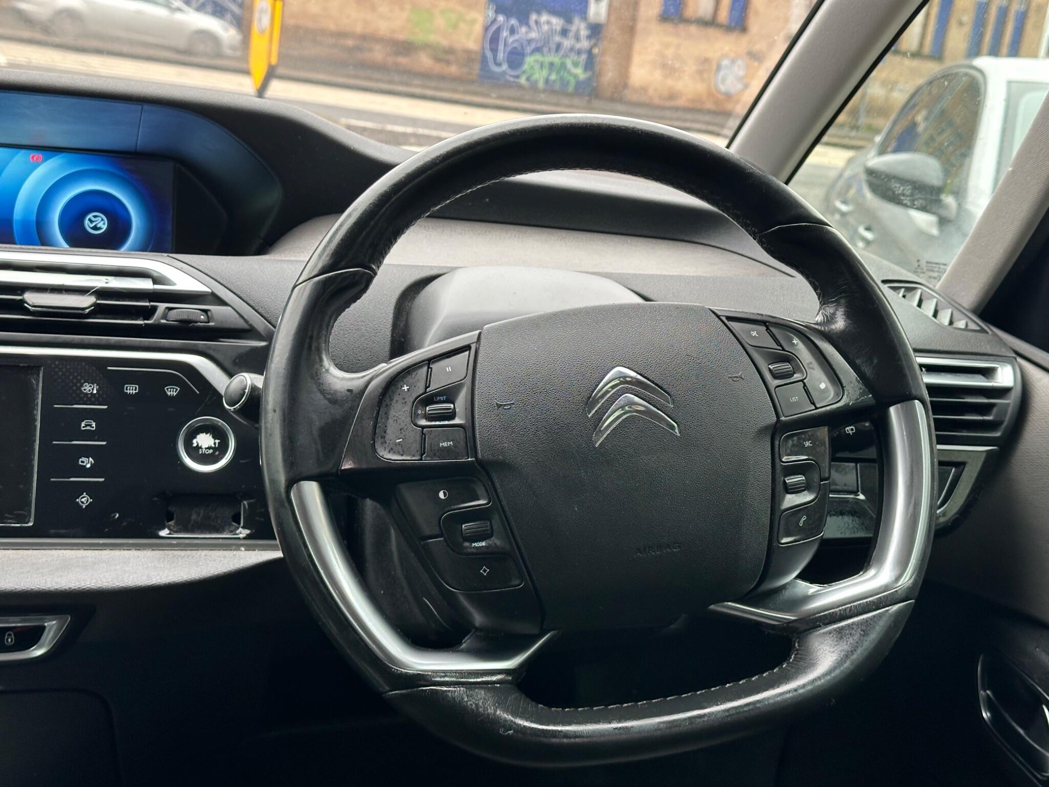 Citroen Grand C4 Picasso view 34