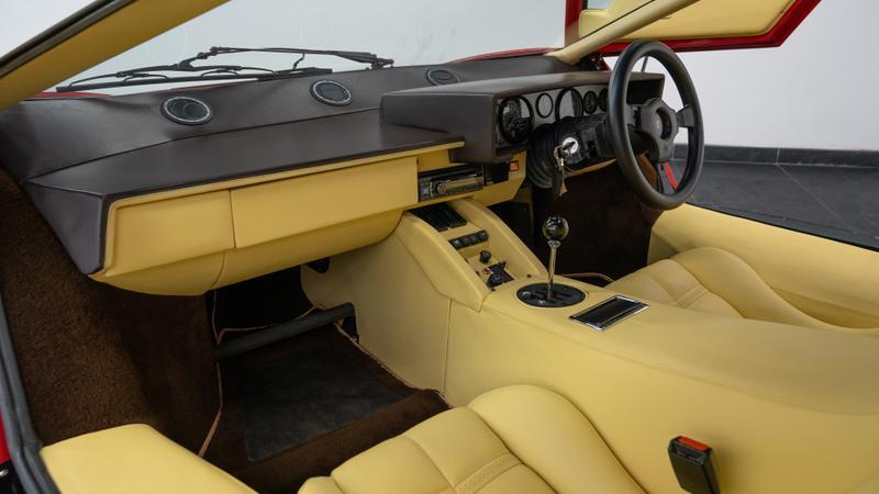Lamborghini Countach view 28