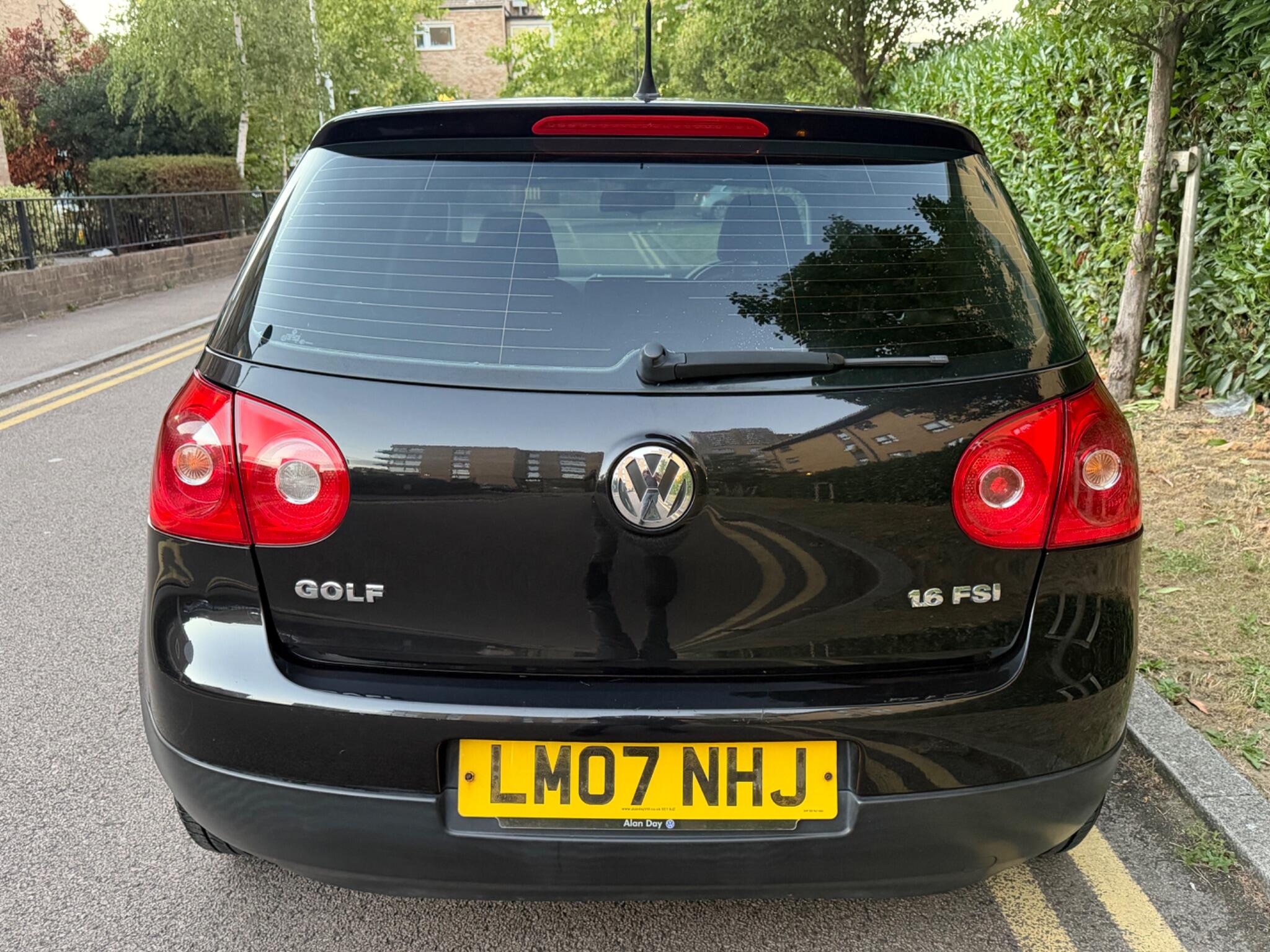 Volkswagen Golf view 9