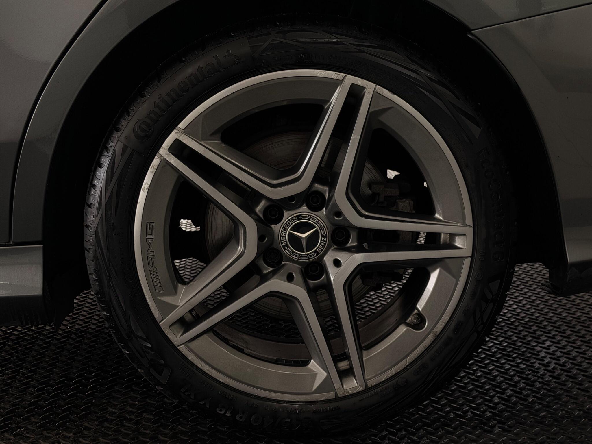 Mercedes-Benz C-Class view 28