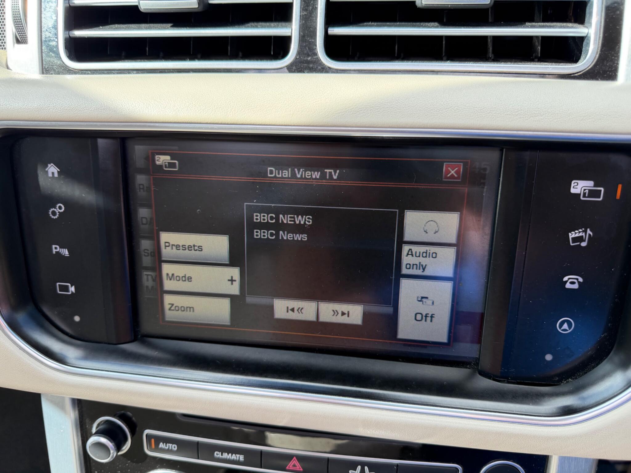 Land Rover Range Rover view 22