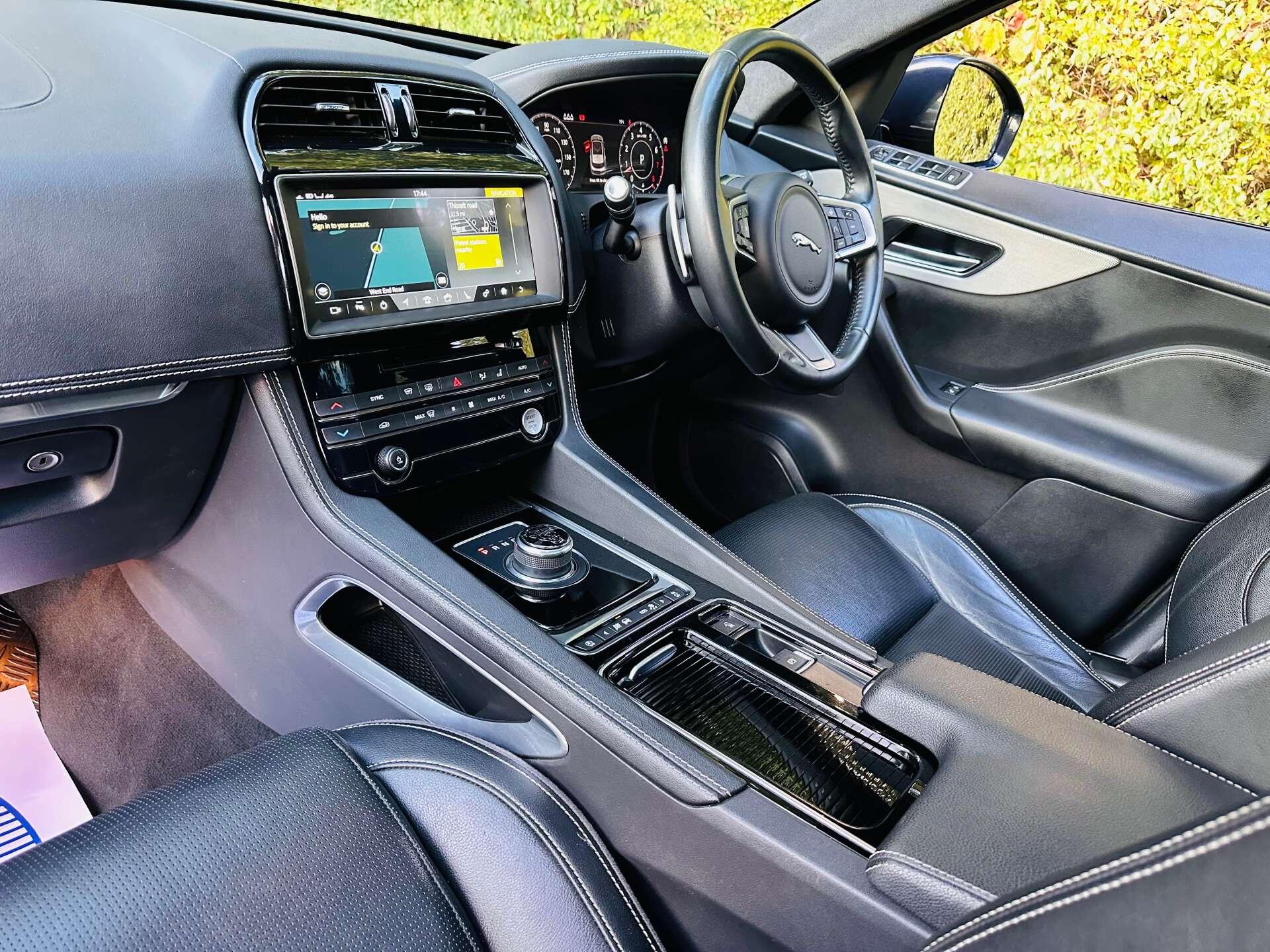 Jaguar F-Pace view 7
