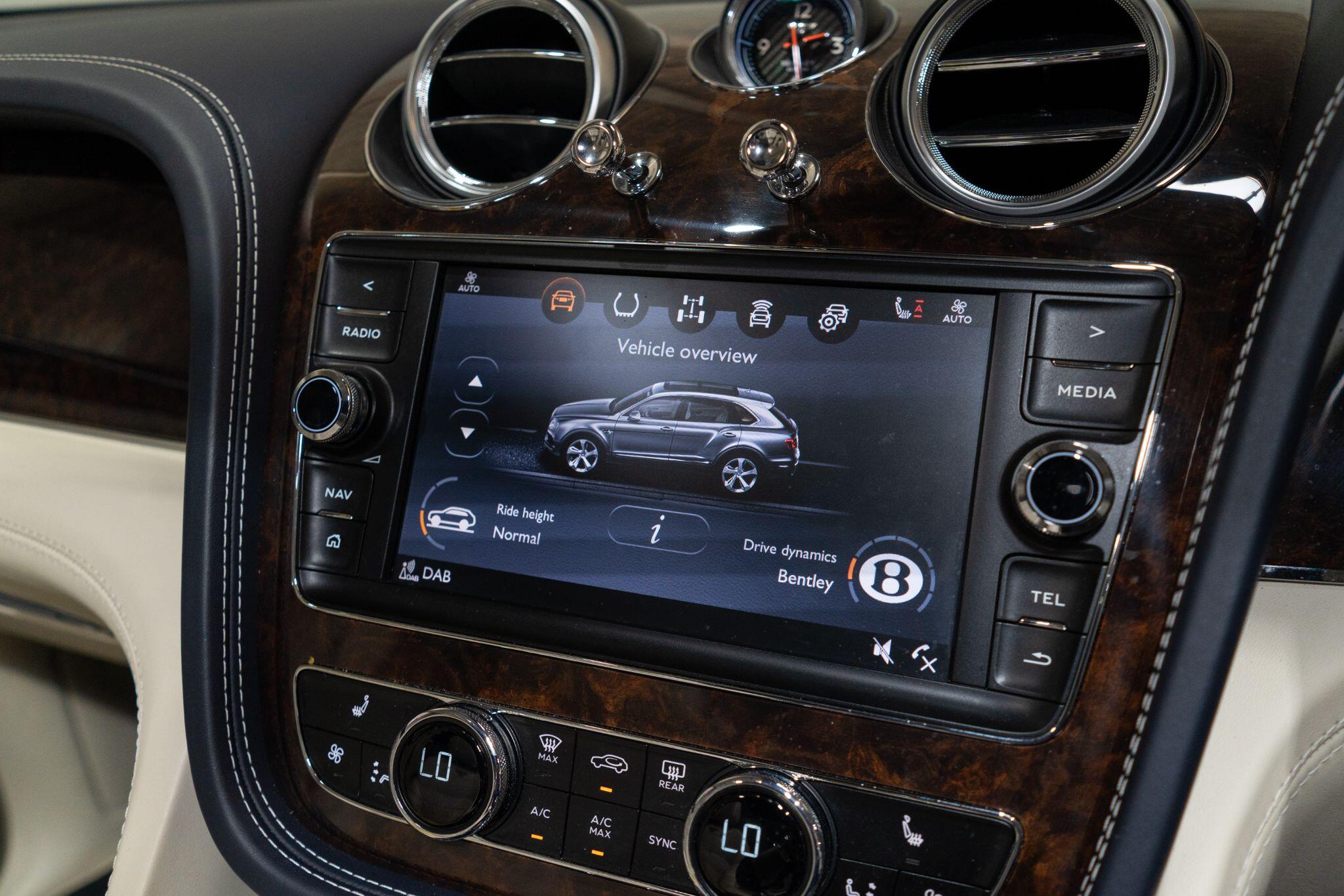 Bentley Bentayga view 22