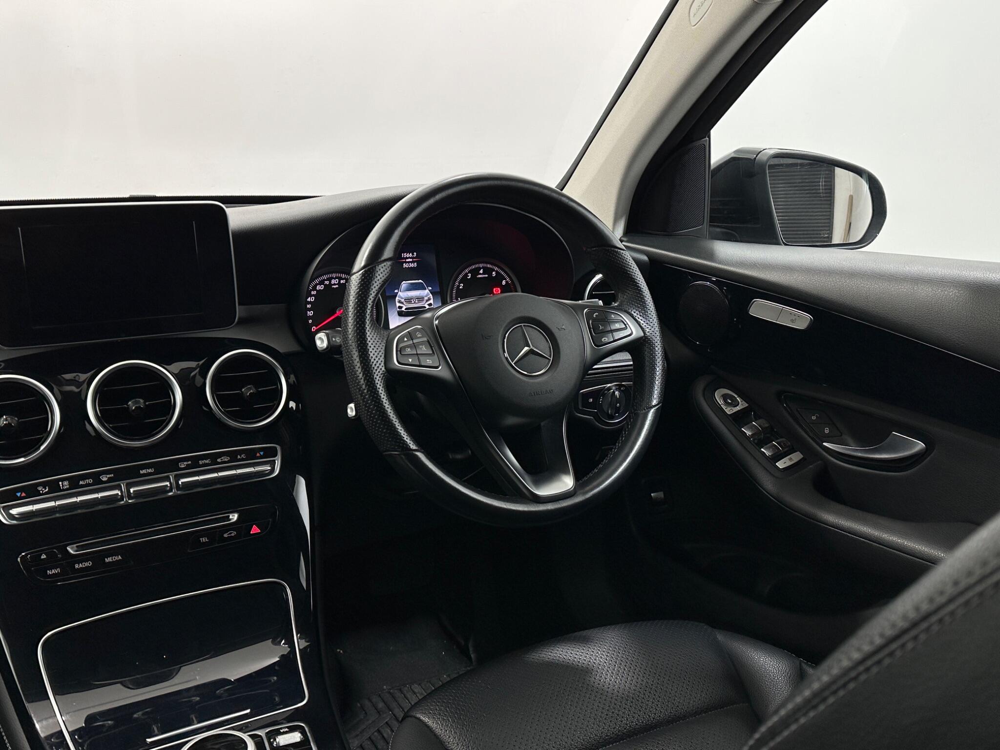 Mercedes-Benz GLC view 12