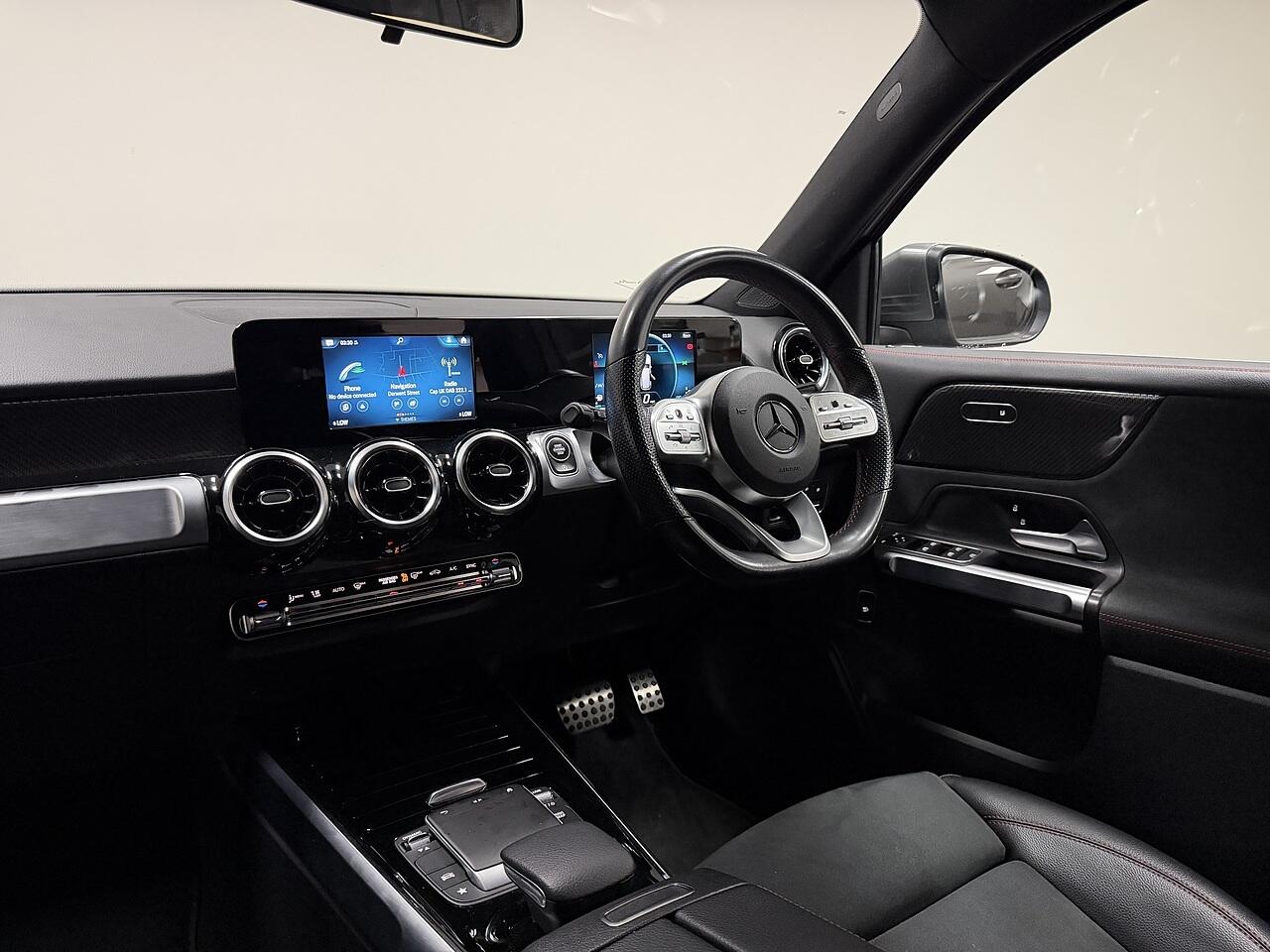 Mercedes-Benz GLB view 23