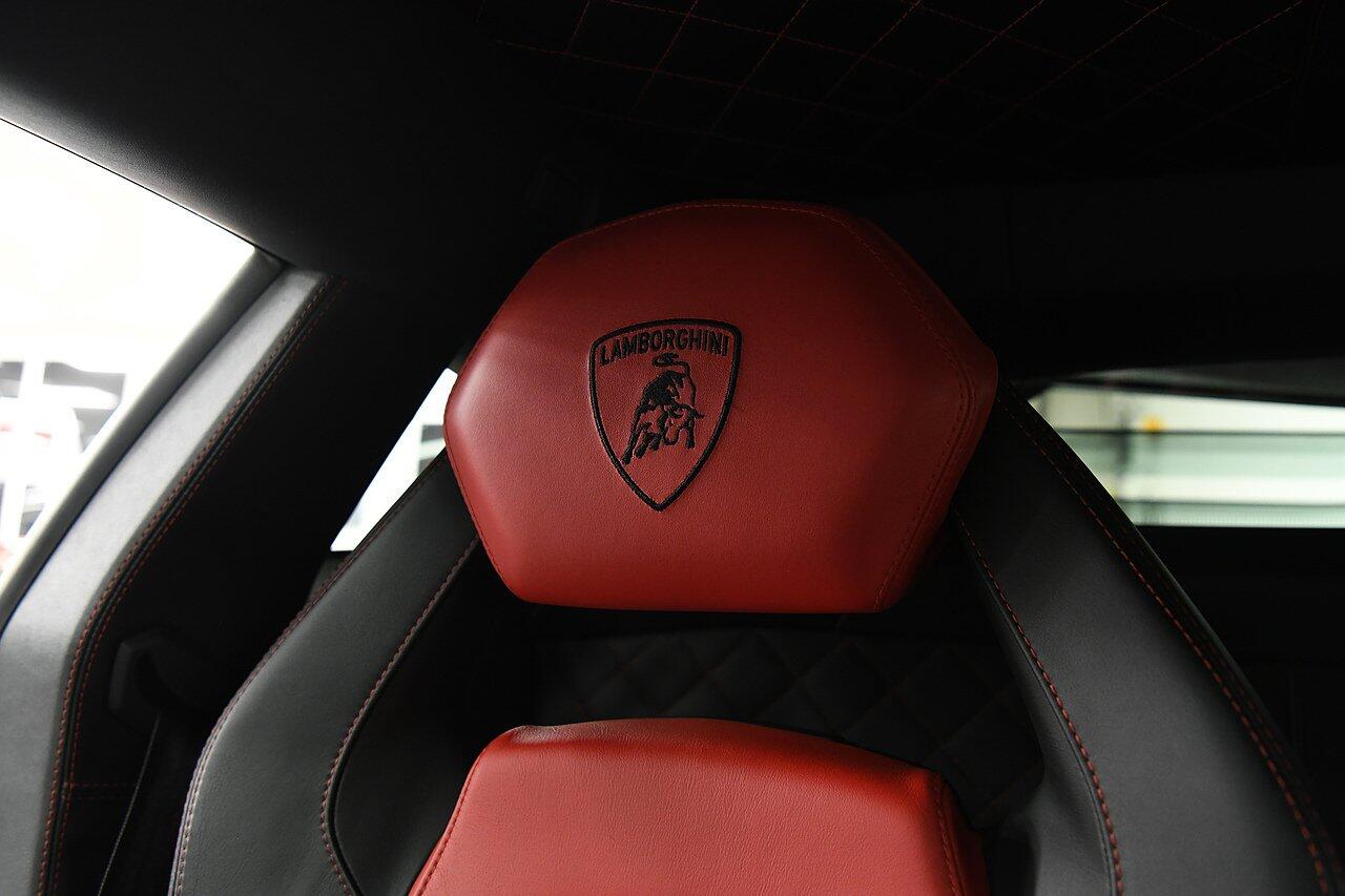 Lamborghini Aventador view 9
