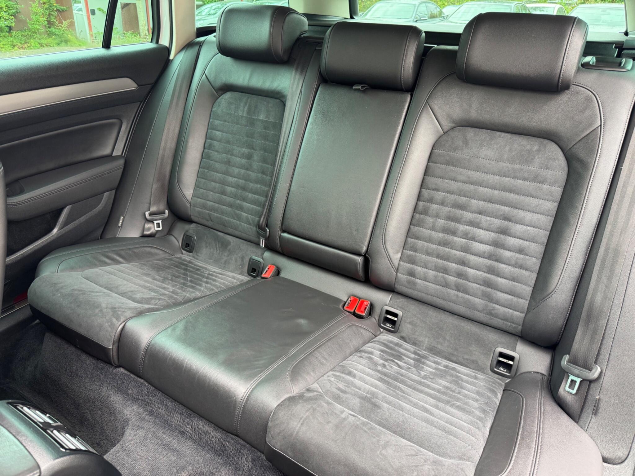 Volkswagen Passat view 24