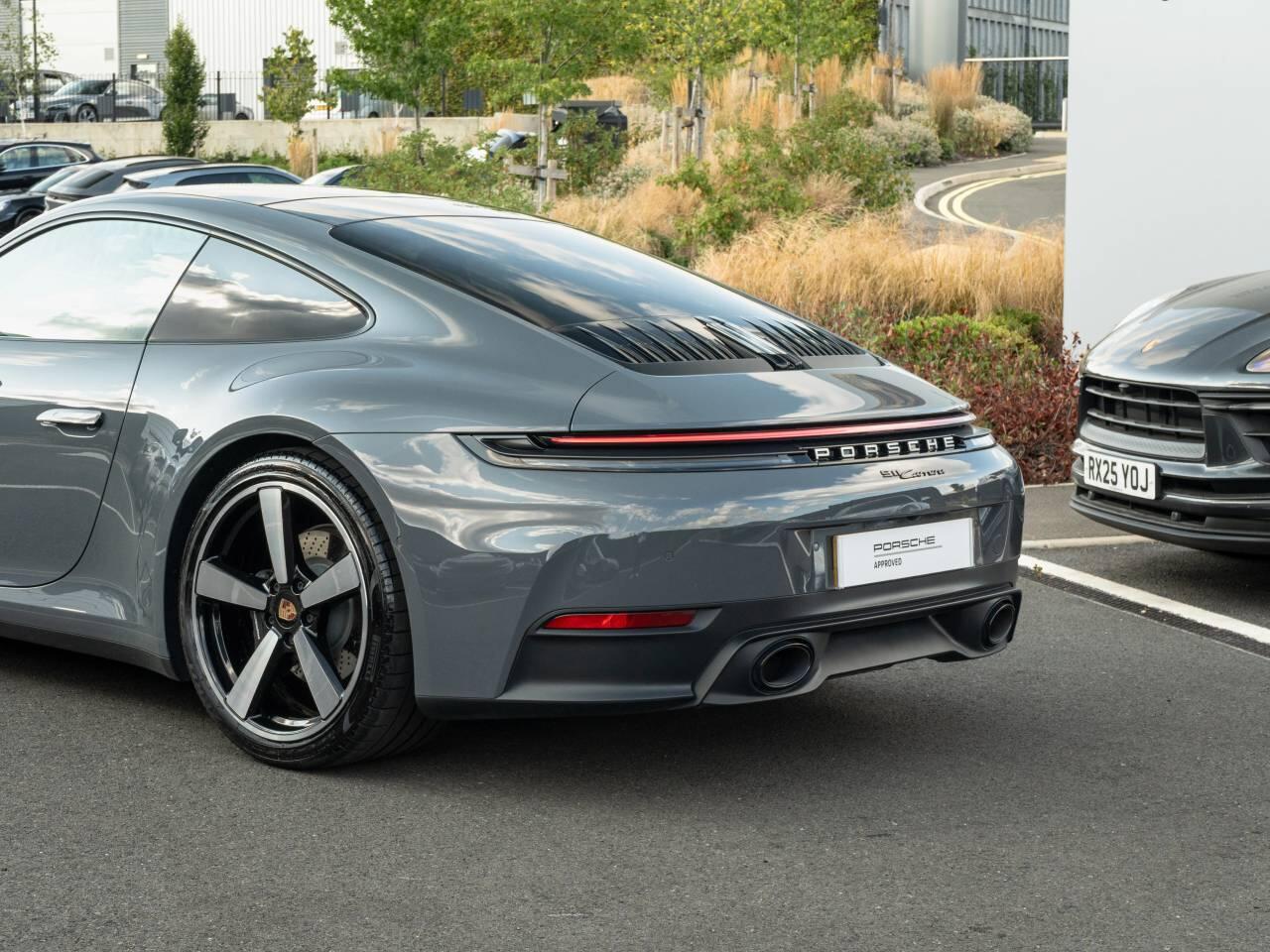 Porsche 911 view 8