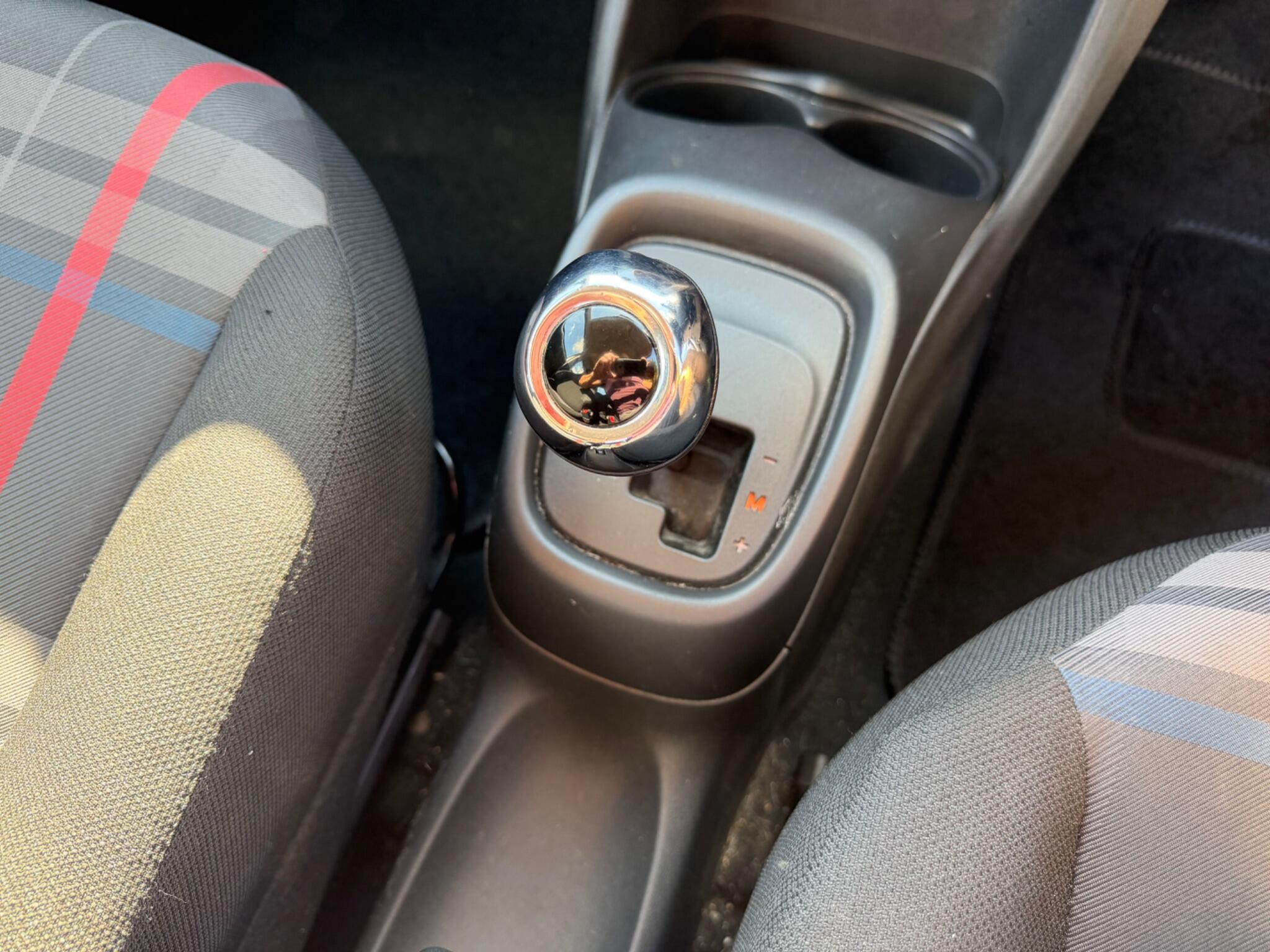 Peugeot 108 view 11