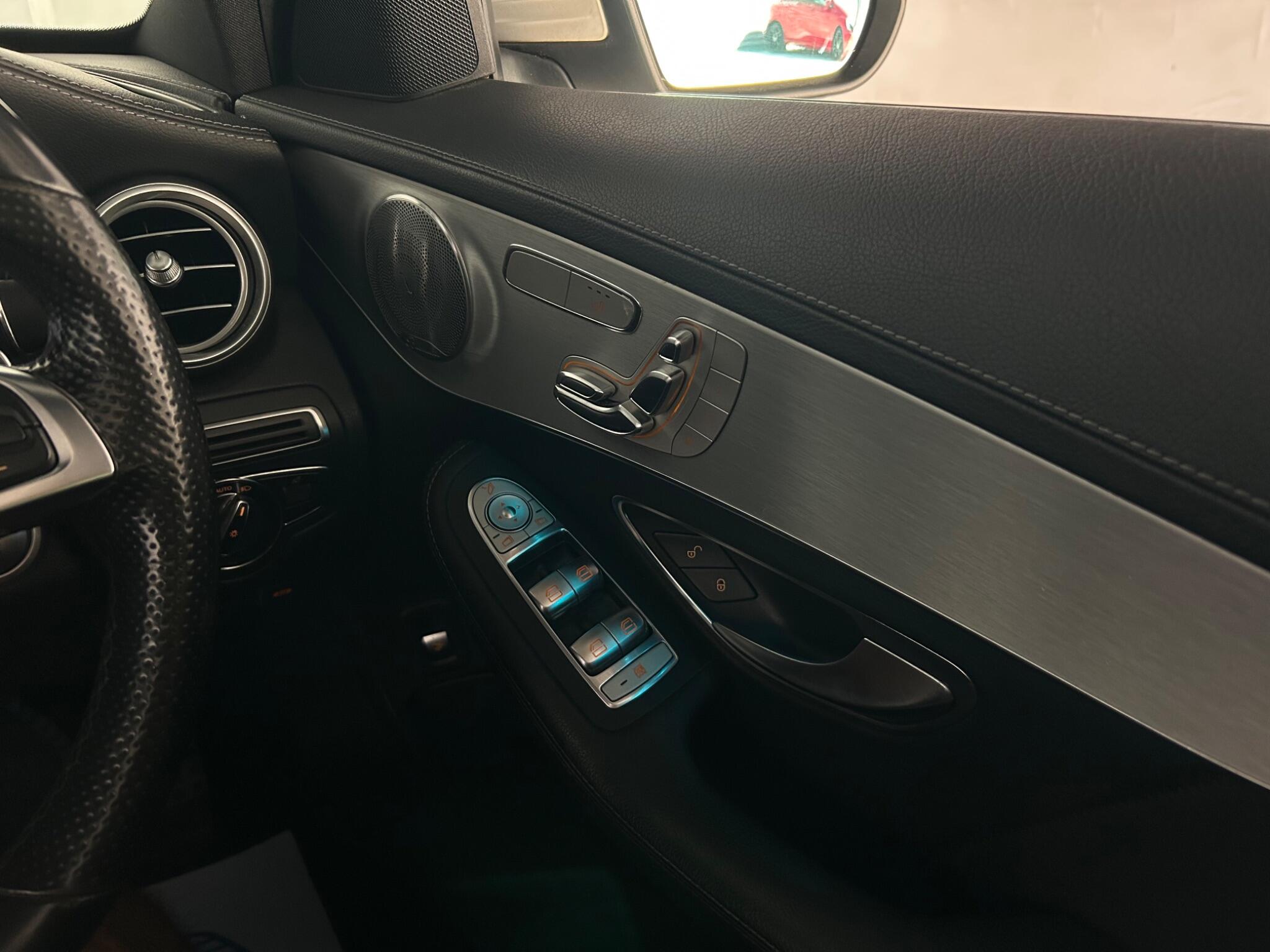 Mercedes-Benz C Class view 19