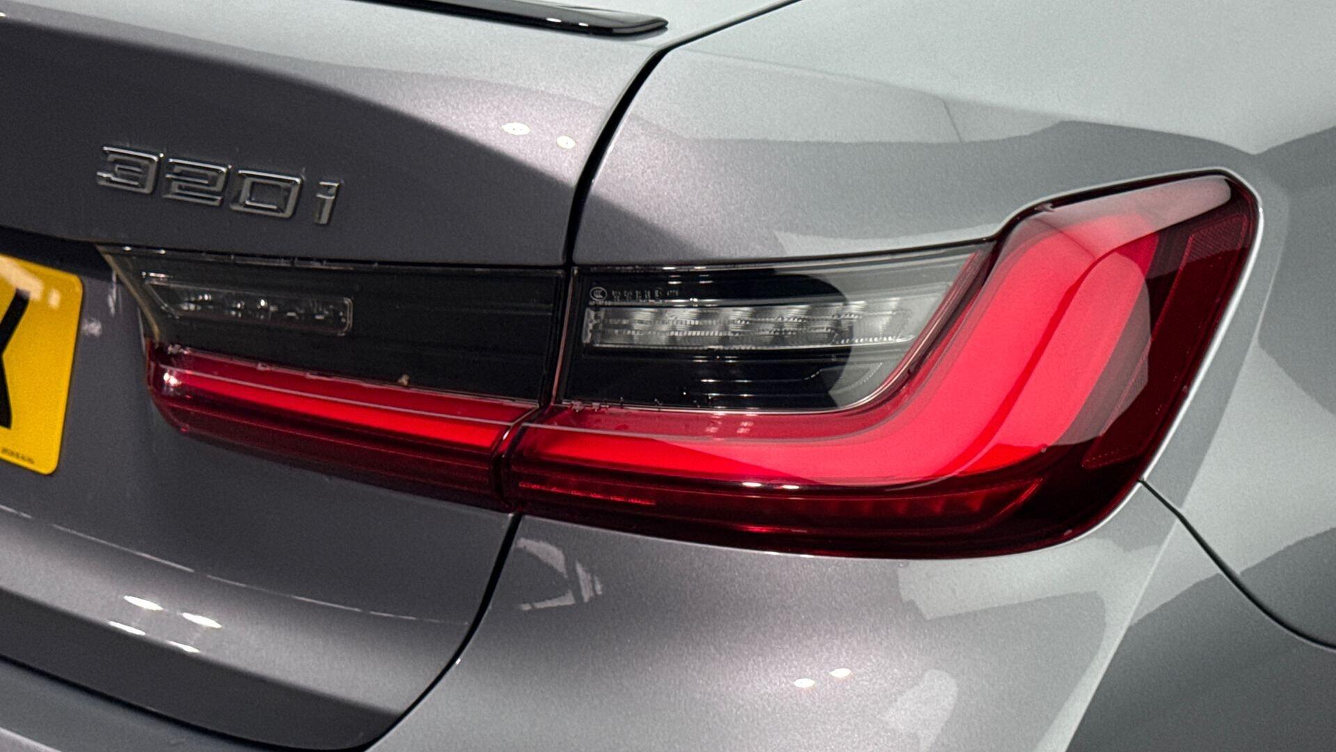 BMW 3 Series view 22